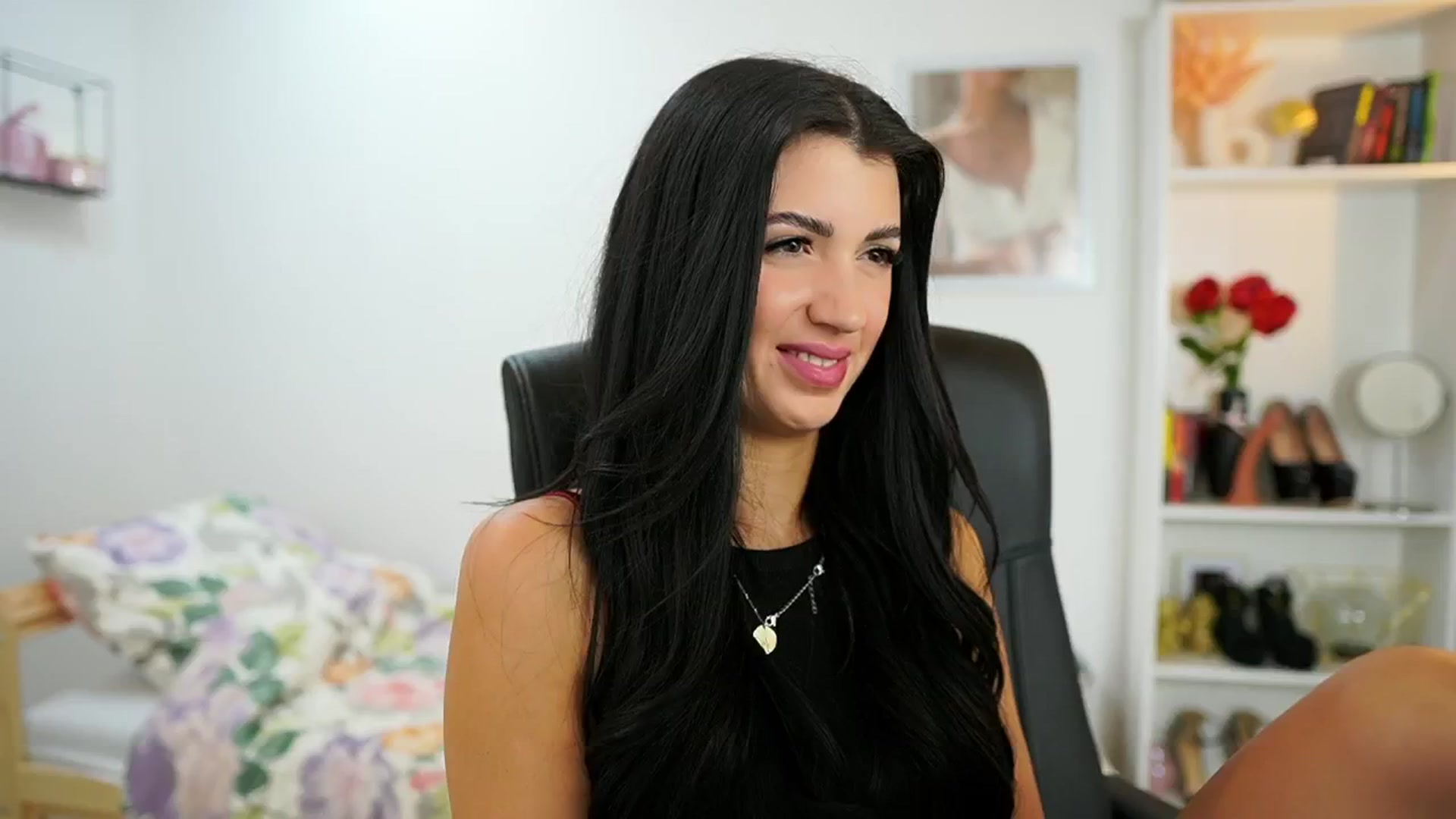 Gallery image thumbnail from Julia_Roca's myfreecams stream on, 07/02/2024, 13:40 image 16 of 20