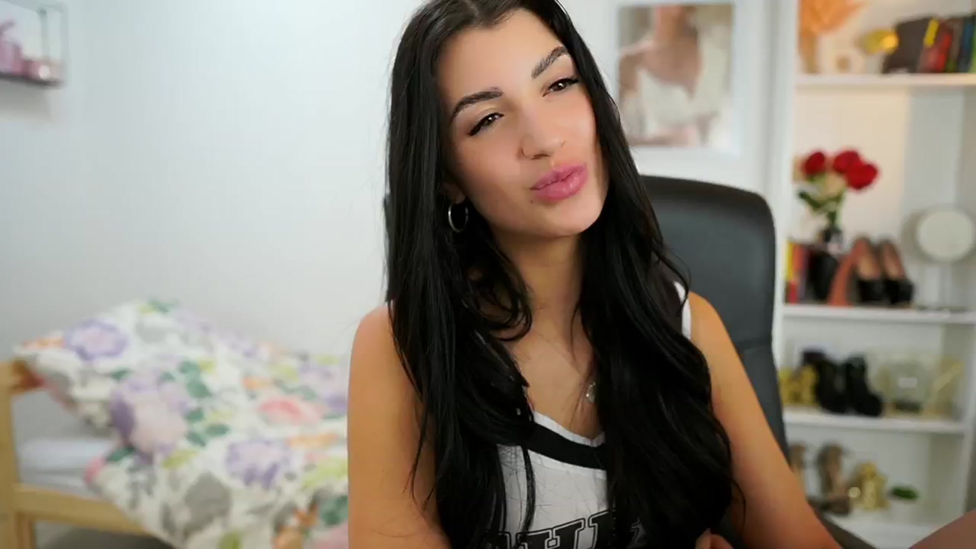 Gallery image thumbnail from Julia_Roca's myfreecams stream on, 07/02/2024, 17:05 image 10 of 20