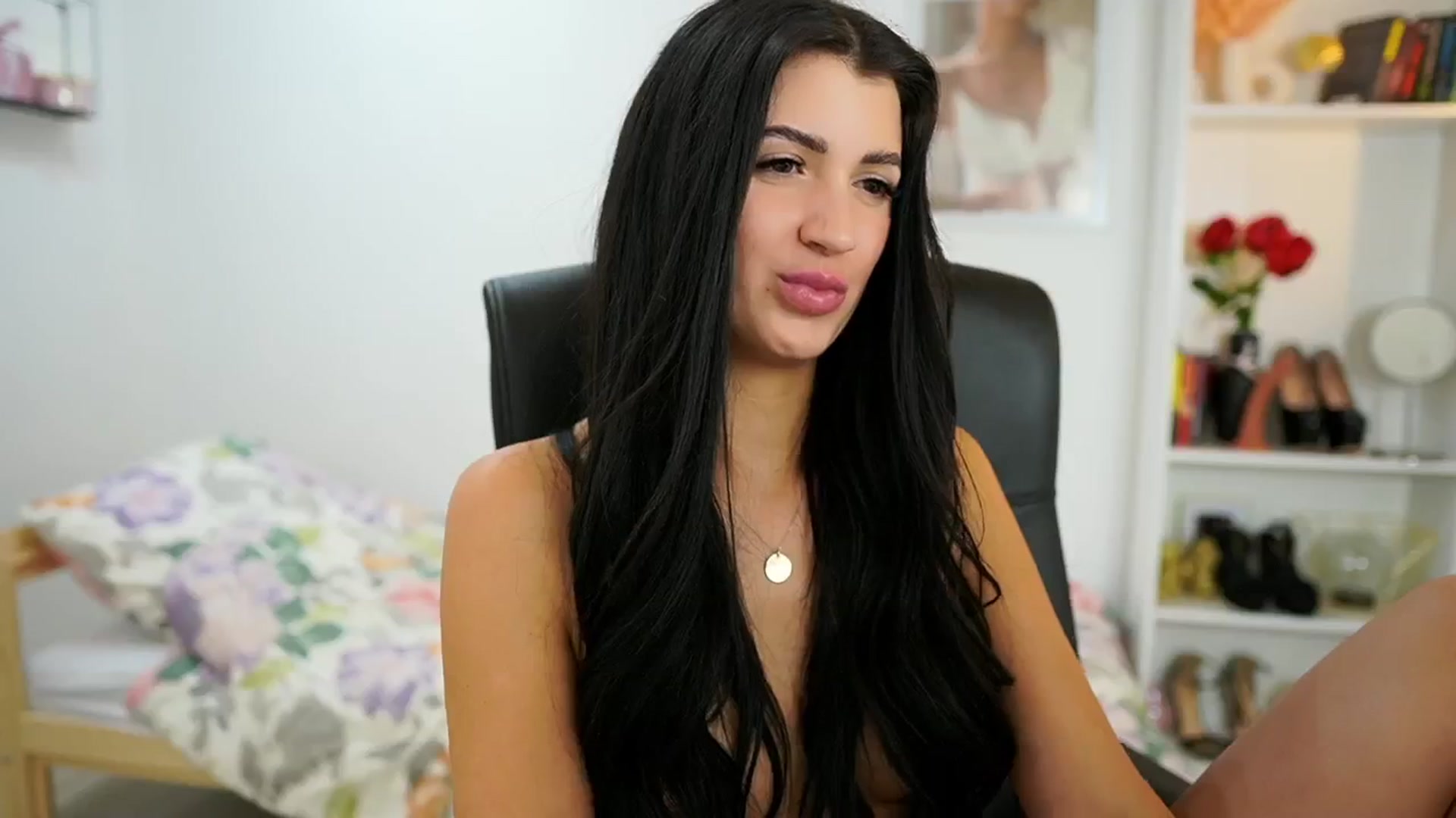 Gallery image thumbnail from Julia_Roca's myfreecams stream on, 07/02/2024, 17:46 image 11 of 20