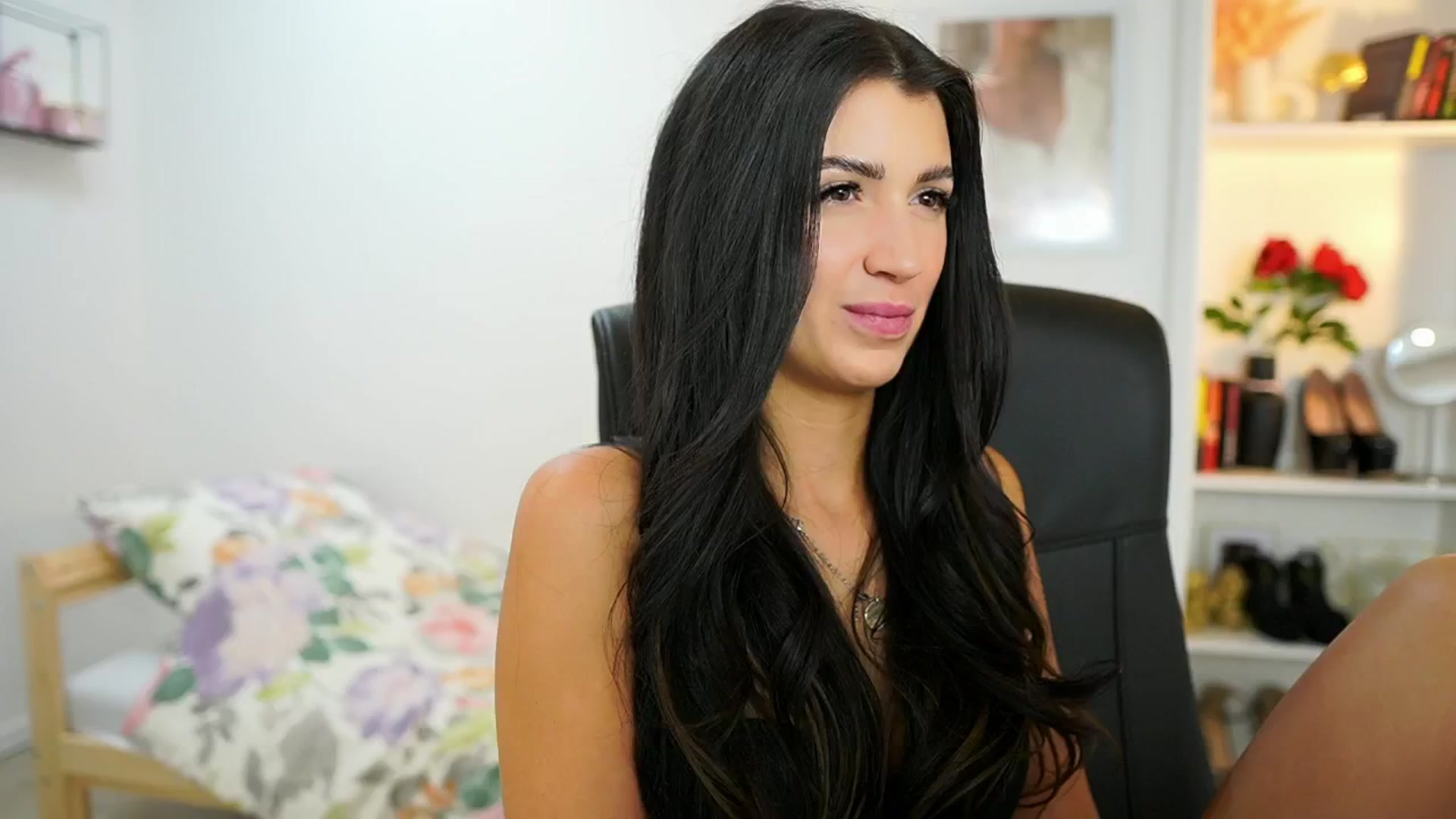 Gallery image thumbnail from Julia_Roca's myfreecams stream on, 07/04/2024, 15:27 image 9 of 20