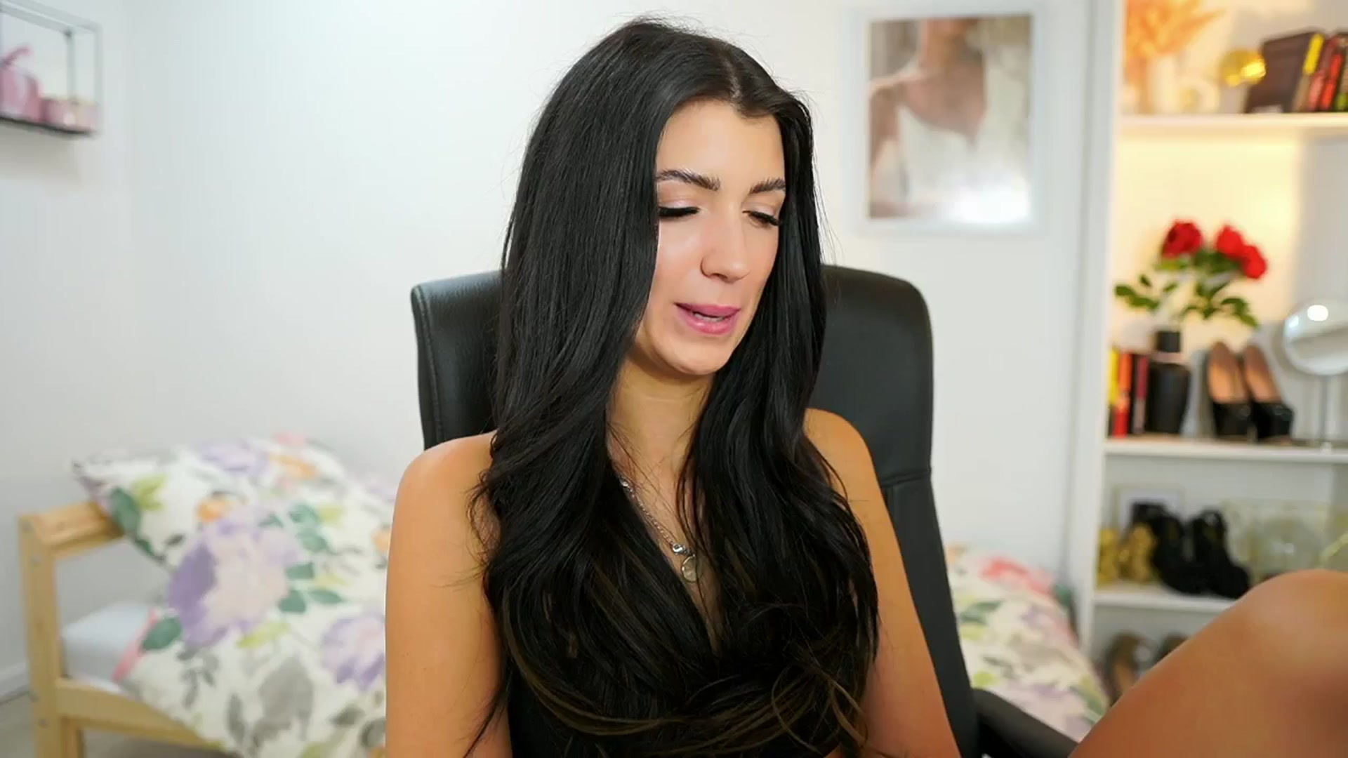 Gallery image thumbnail from Julia_Roca's myfreecams stream on, 07/04/2024, 15:27 image 16 of 20