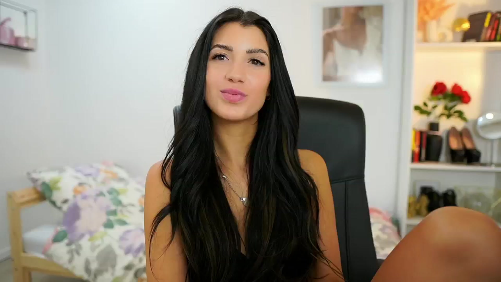 Gallery image thumbnail from Julia_Roca's myfreecams stream on, 07/04/2024, 15:27 image 13 of 20