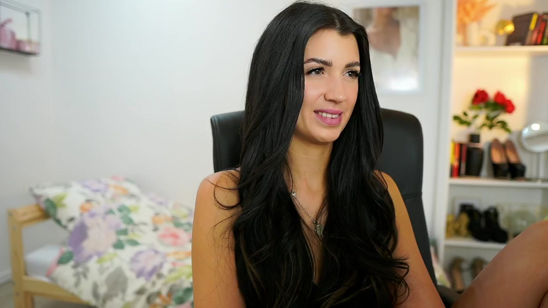 Gallery image thumbnail from Julia_Roca's myfreecams stream on, 07/04/2024, 15:27 image 10 of 20