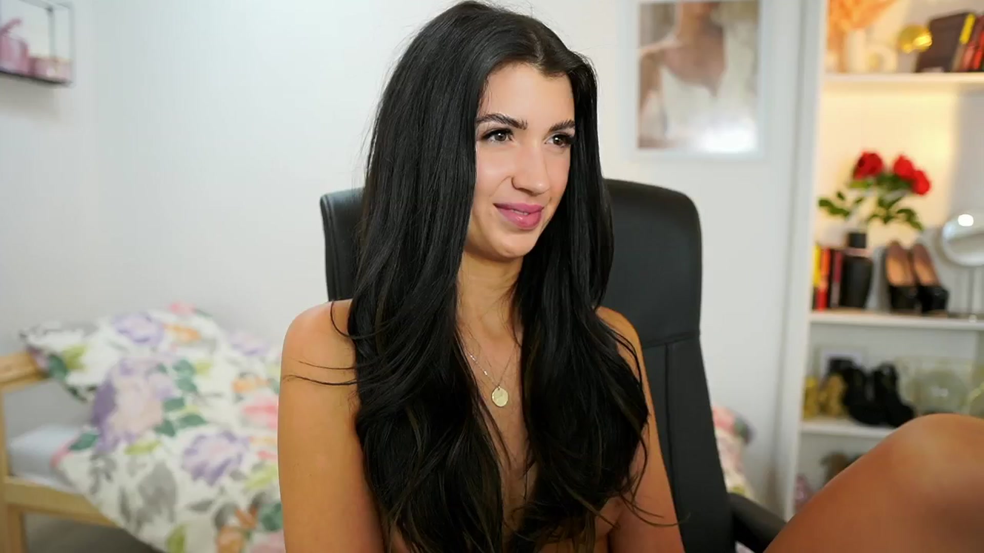 Gallery image thumbnail from Julia_Roca's myfreecams stream on, 07/04/2024, 17:53 image 16 of 20
