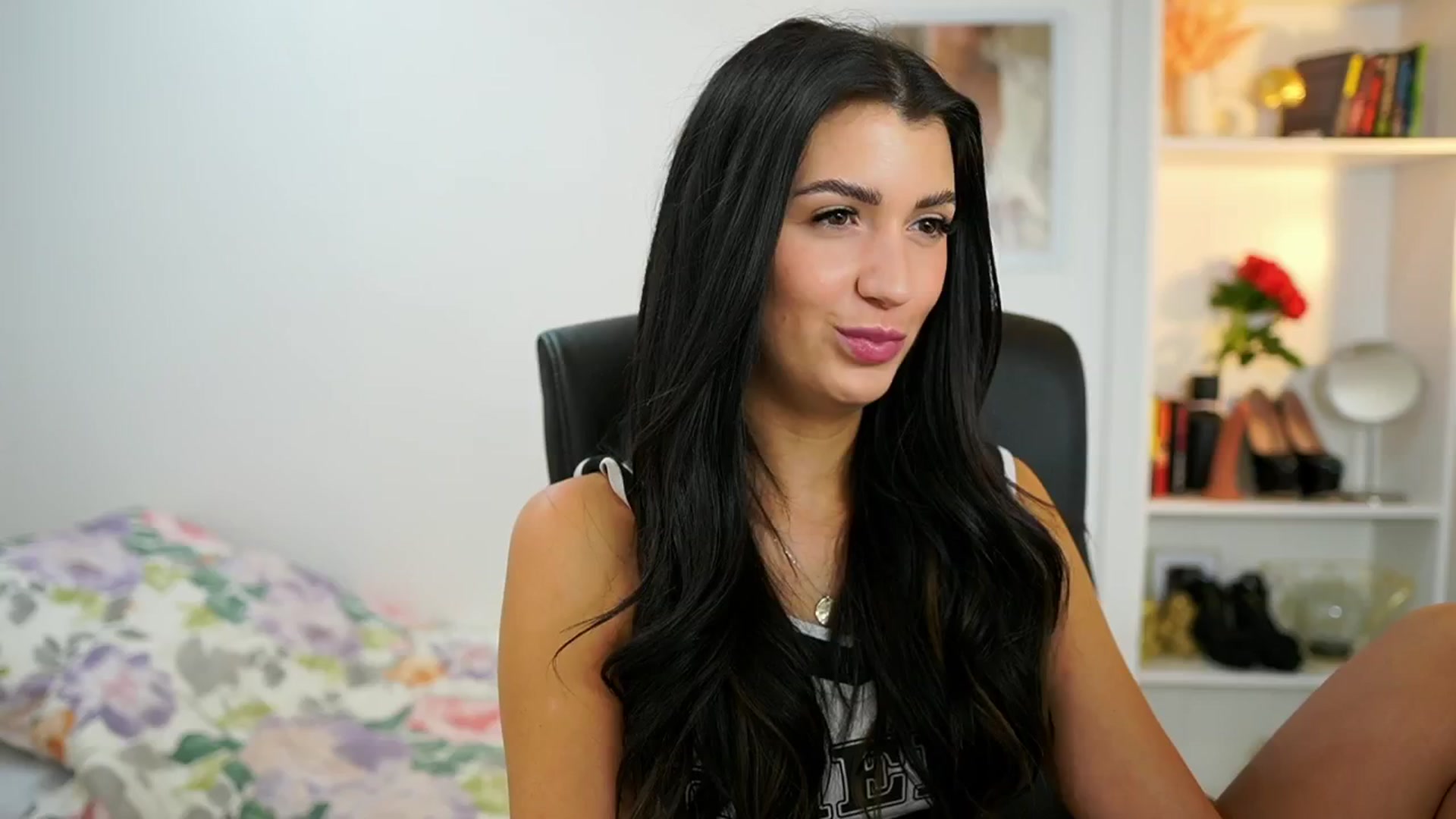 Gallery image thumbnail from Julia_Roca's myfreecams stream on, 07/05/2024, 13:25 image 1 of 20