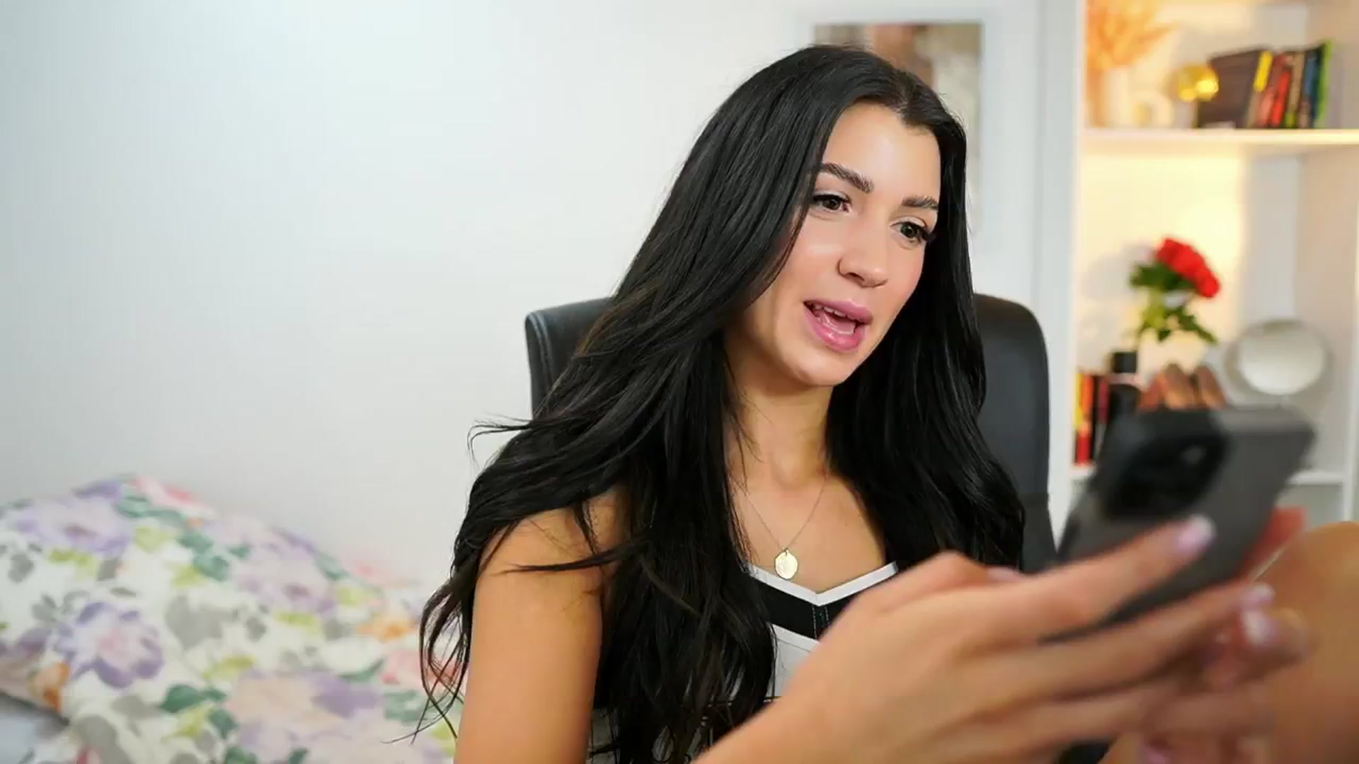 Gallery image thumbnail from Julia_Roca's myfreecams stream on, 07/05/2024, 13:25 image 2 of 20