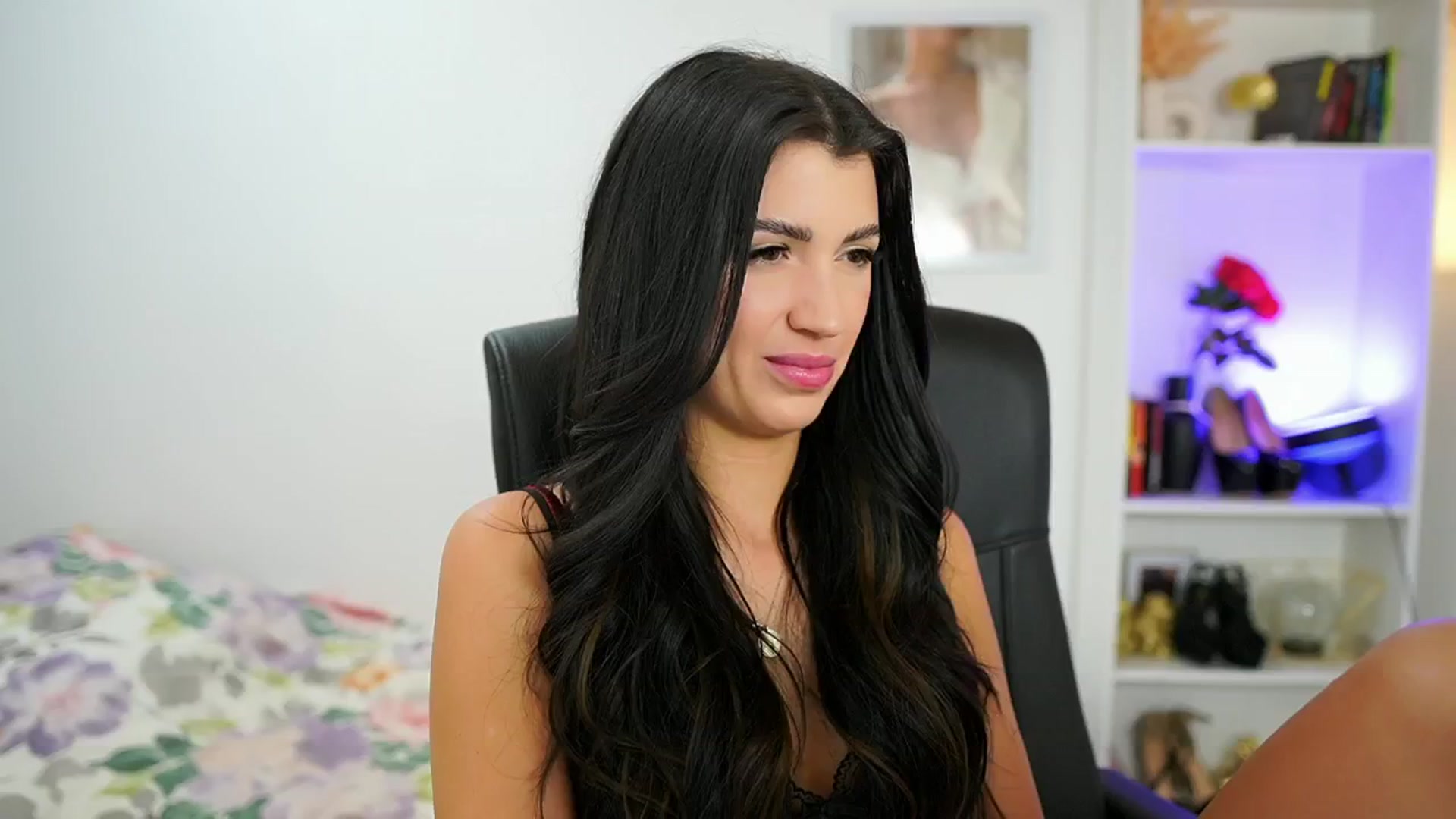 Gallery image thumbnail from Julia_Roca's myfreecams stream on, 07/07/2024, 15:38 image 4 of 20