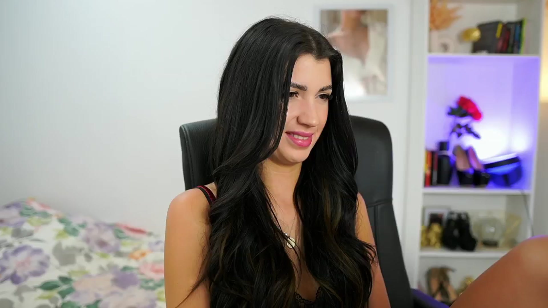 Gallery image thumbnail from Julia_Roca's myfreecams stream on, 07/07/2024, 15:38 image 3 of 20