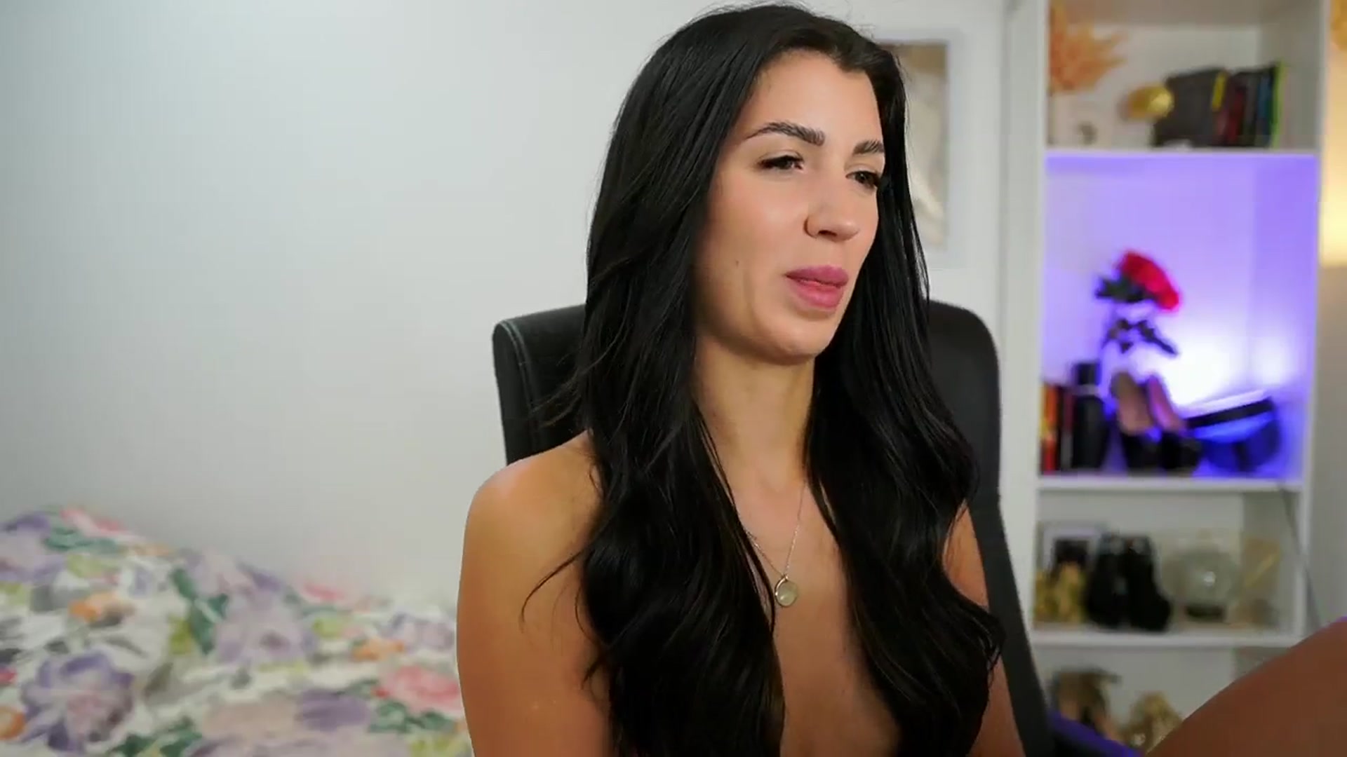 Gallery image thumbnail from Julia_Roca's myfreecams stream on, 07/07/2024, 16:16 image 17 of 20