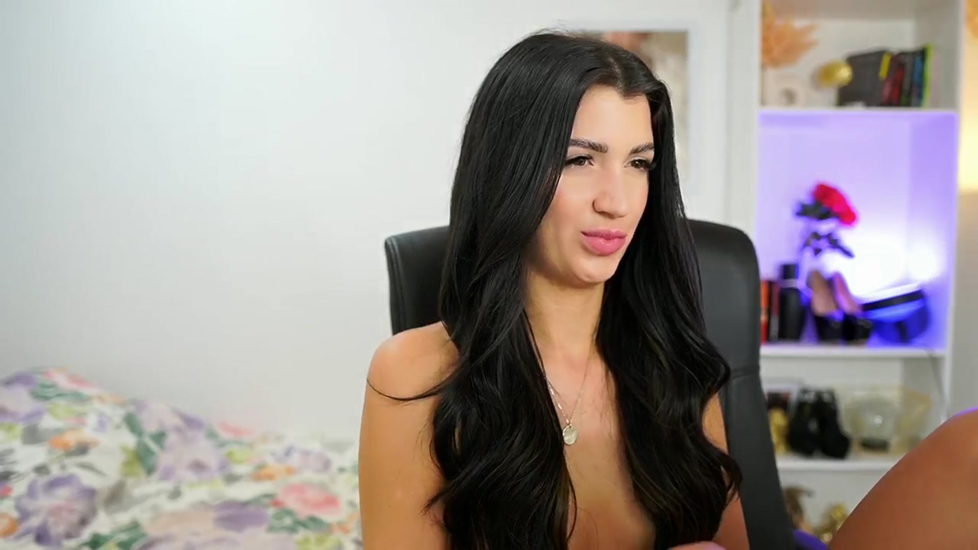 Gallery image thumbnail from Julia_Roca's myfreecams stream on, 07/07/2024, 16:16 image 16 of 20