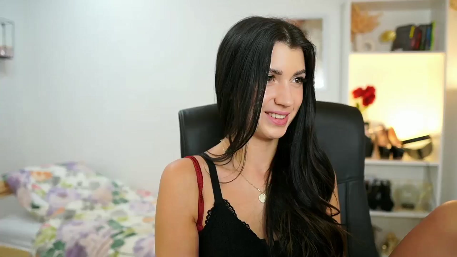 Gallery image thumbnail from Julia_Roca's myfreecams stream on, 07/11/2024, 16:01 image 1 of 20