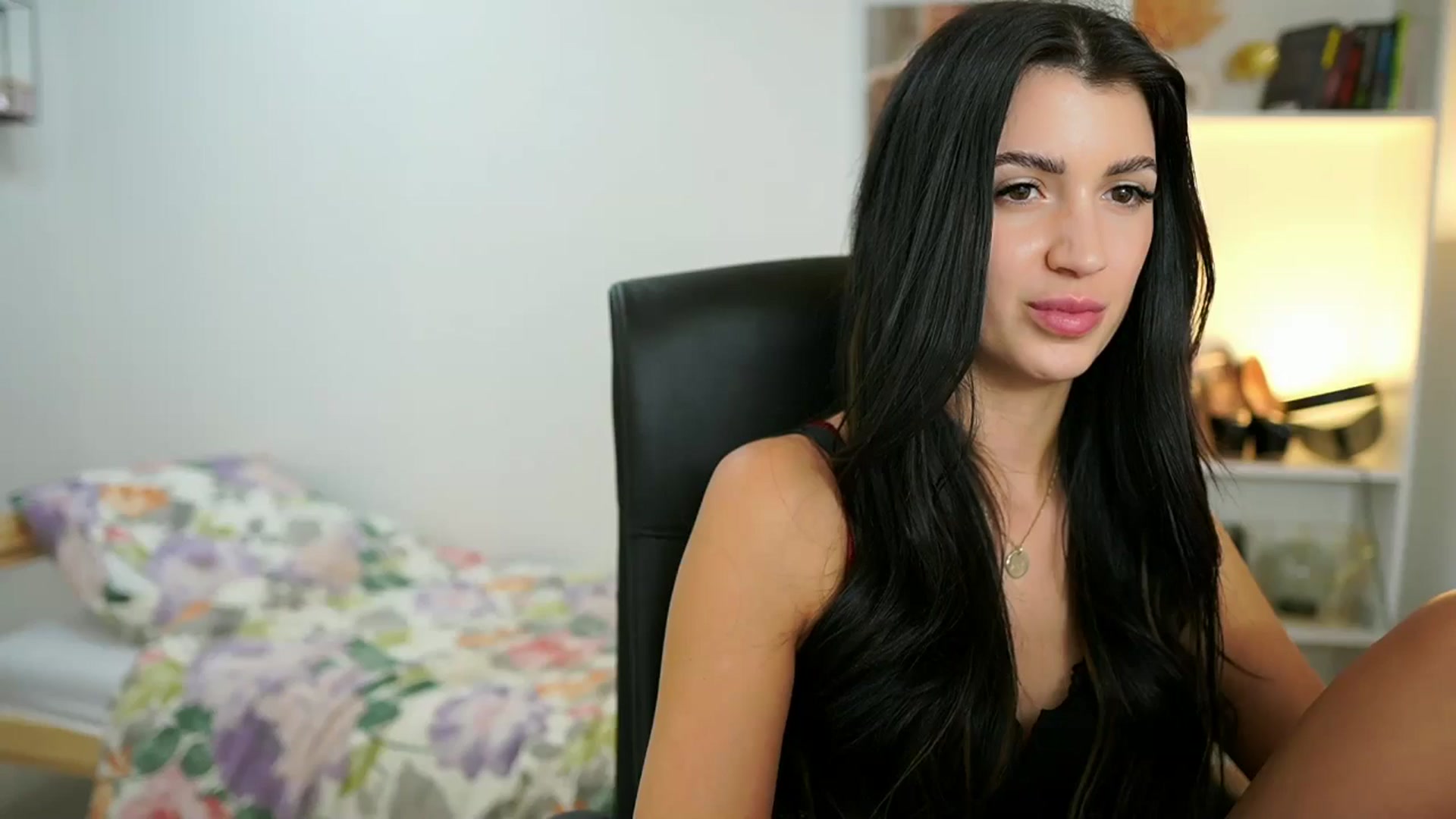 Gallery image thumbnail from Julia_Roca's myfreecams stream on, 07/11/2024, 17:20 image 1 of 20