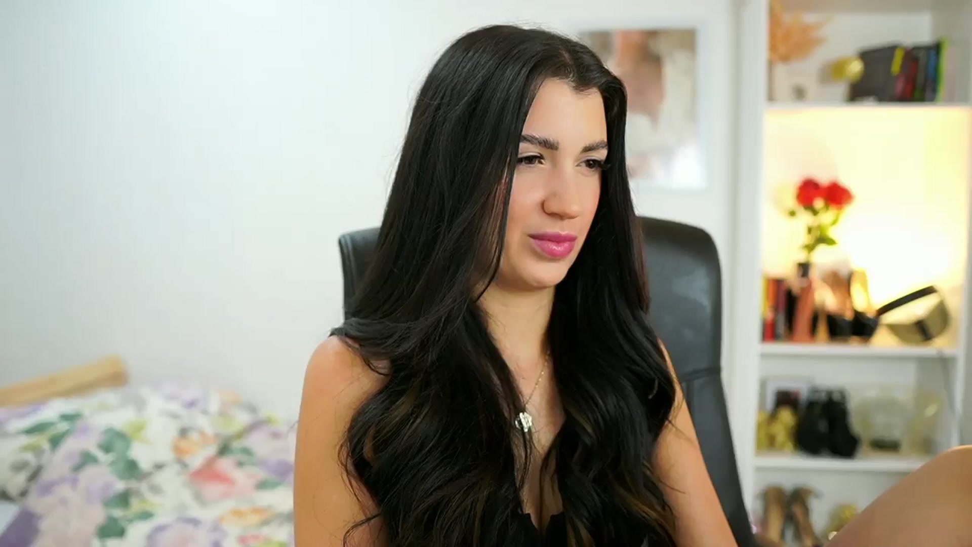 Gallery image thumbnail from Julia_Roca's myfreecams stream on, 07/12/2024, 13:20 image 4 of 20