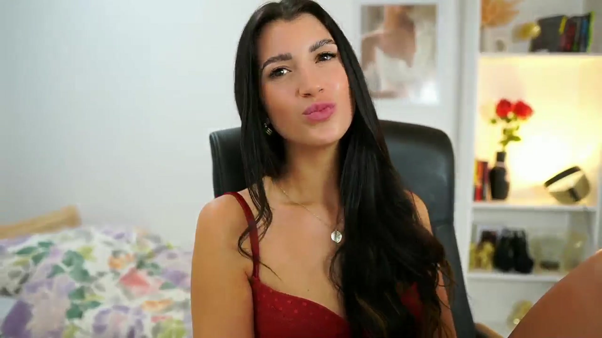 Gallery image thumbnail from Julia_Roca's myfreecams stream on, 07/12/2024, 17:40 image 2 of 20