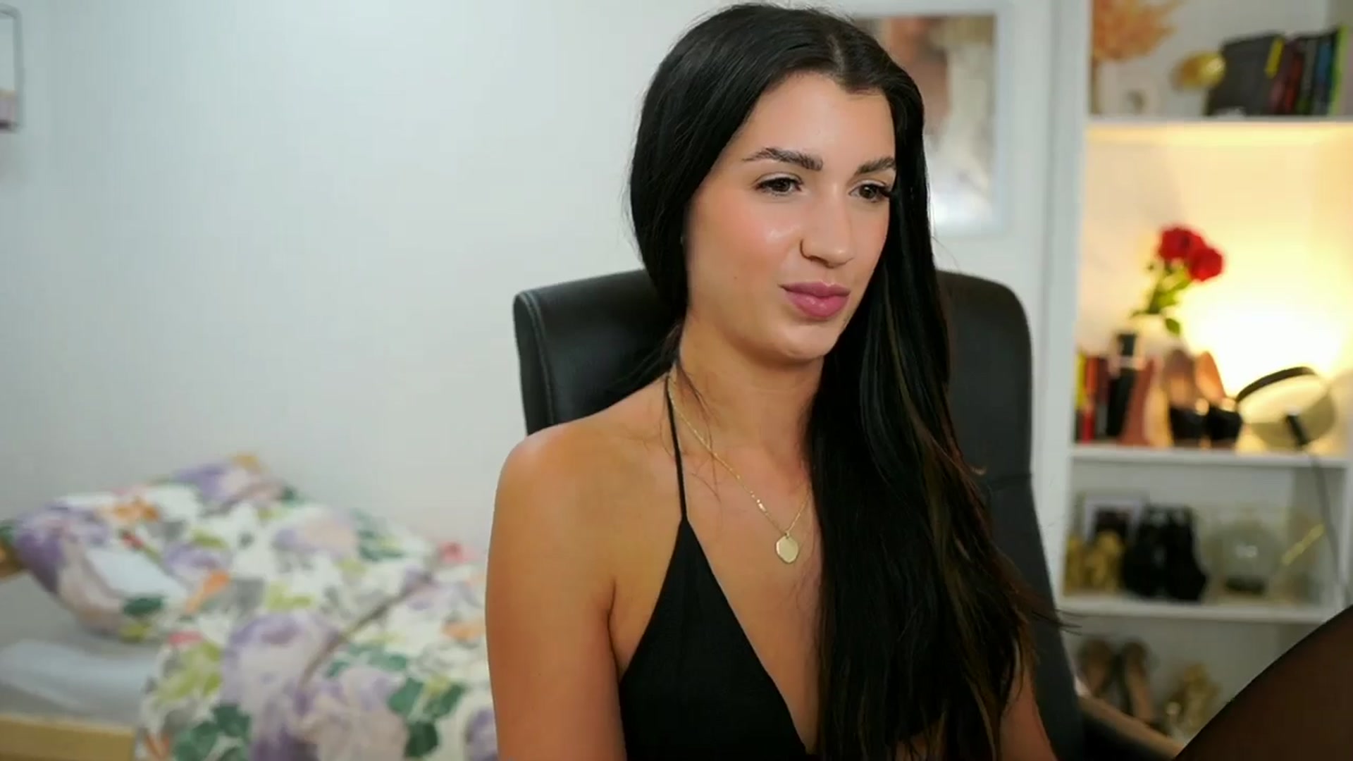 Gallery image thumbnail from Julia_Roca's myfreecams stream on, 07/13/2024, 15:28 image 10 of 20