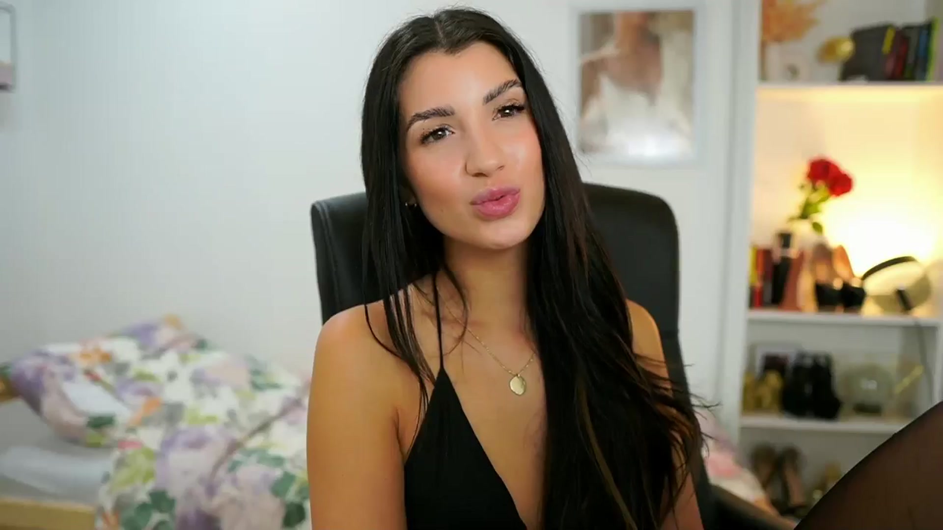 Gallery image thumbnail from Julia_Roca's myfreecams stream on, 07/13/2024, 15:28 image 6 of 20