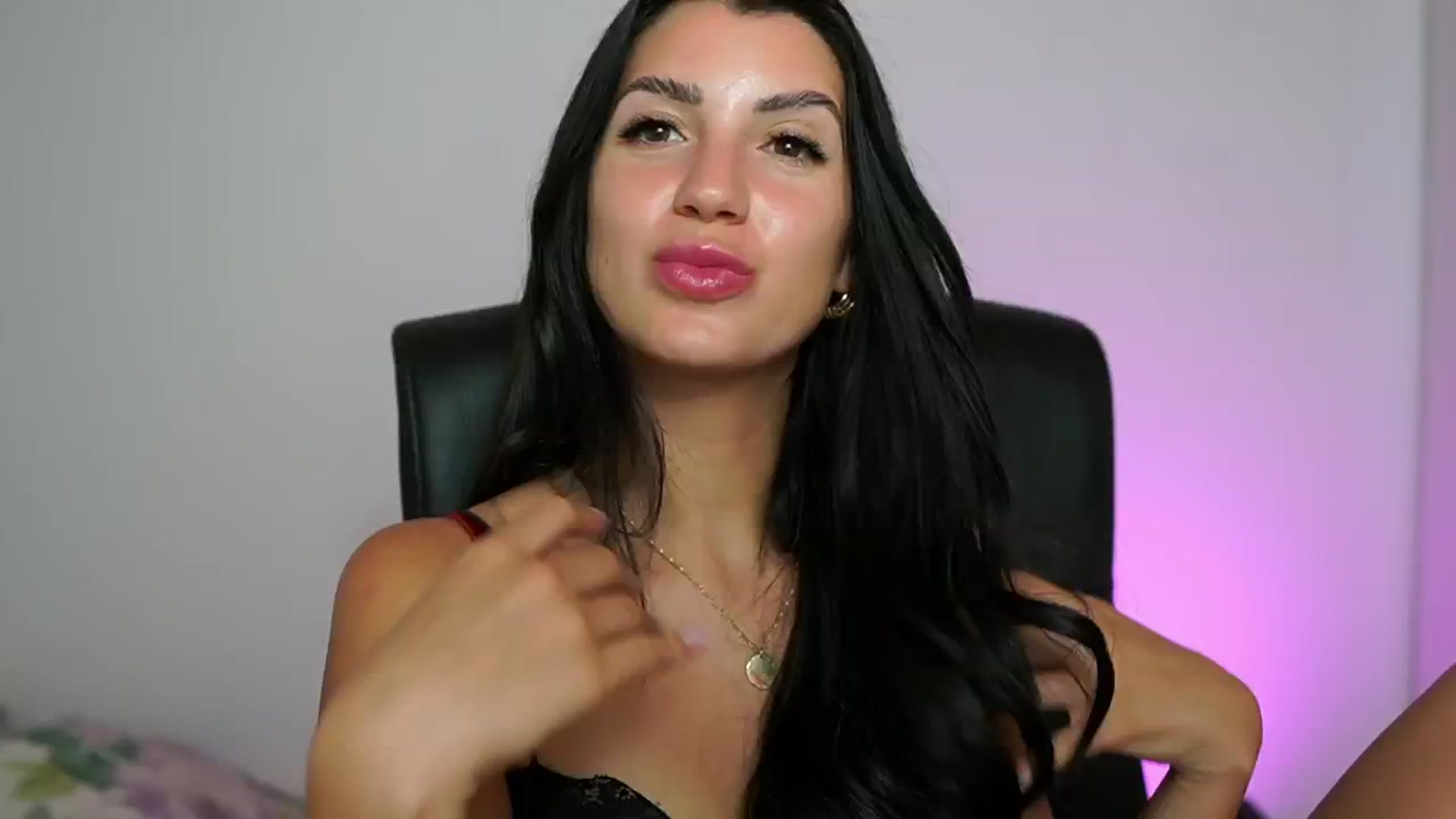 Gallery image thumbnail from Julia_Roca's myfreecams stream on, 07/19/2024, 14:25 image 3 of 20