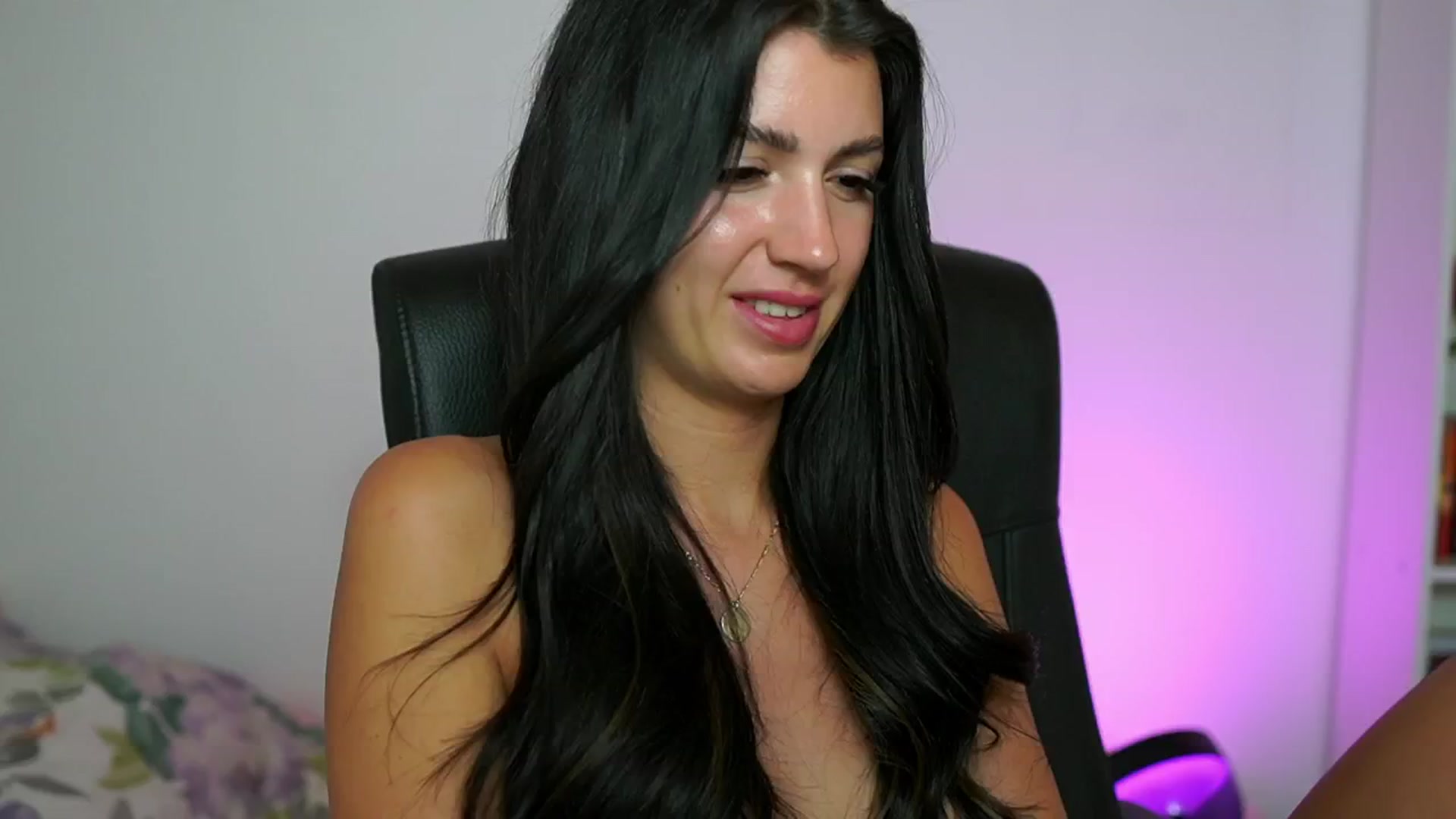 Gallery image thumbnail from Julia_Roca's myfreecams stream on, 07/19/2024, 16:43 image 16 of 20