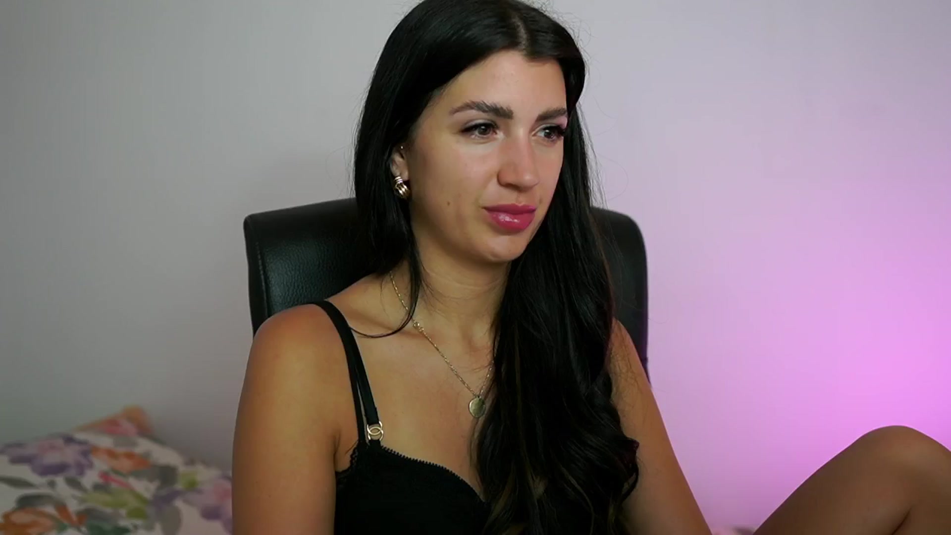 Gallery image thumbnail from Julia_Roca's myfreecams stream on, 07/20/2024, 11:15 image 1 of 20