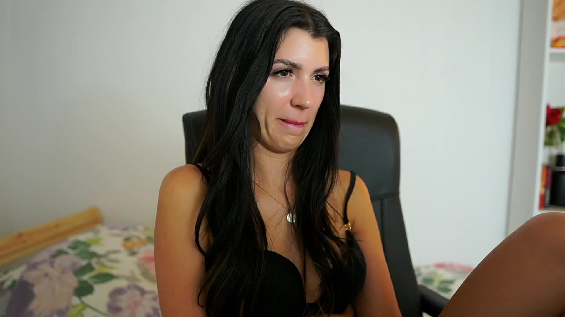 Gallery image thumbnail from Julia_Roca's myfreecams stream on, 07/24/2024, 14:00 image 14 of 20