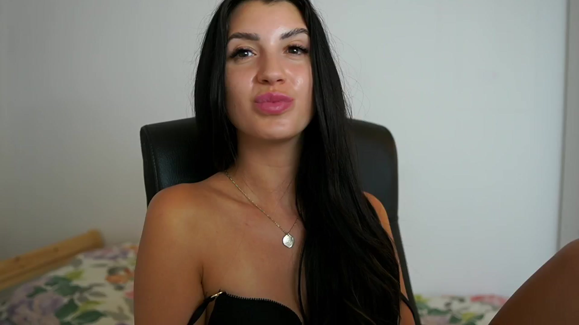 Gallery image thumbnail from Julia_Roca's myfreecams stream on, 07/24/2024, 16:47 image 15 of 20