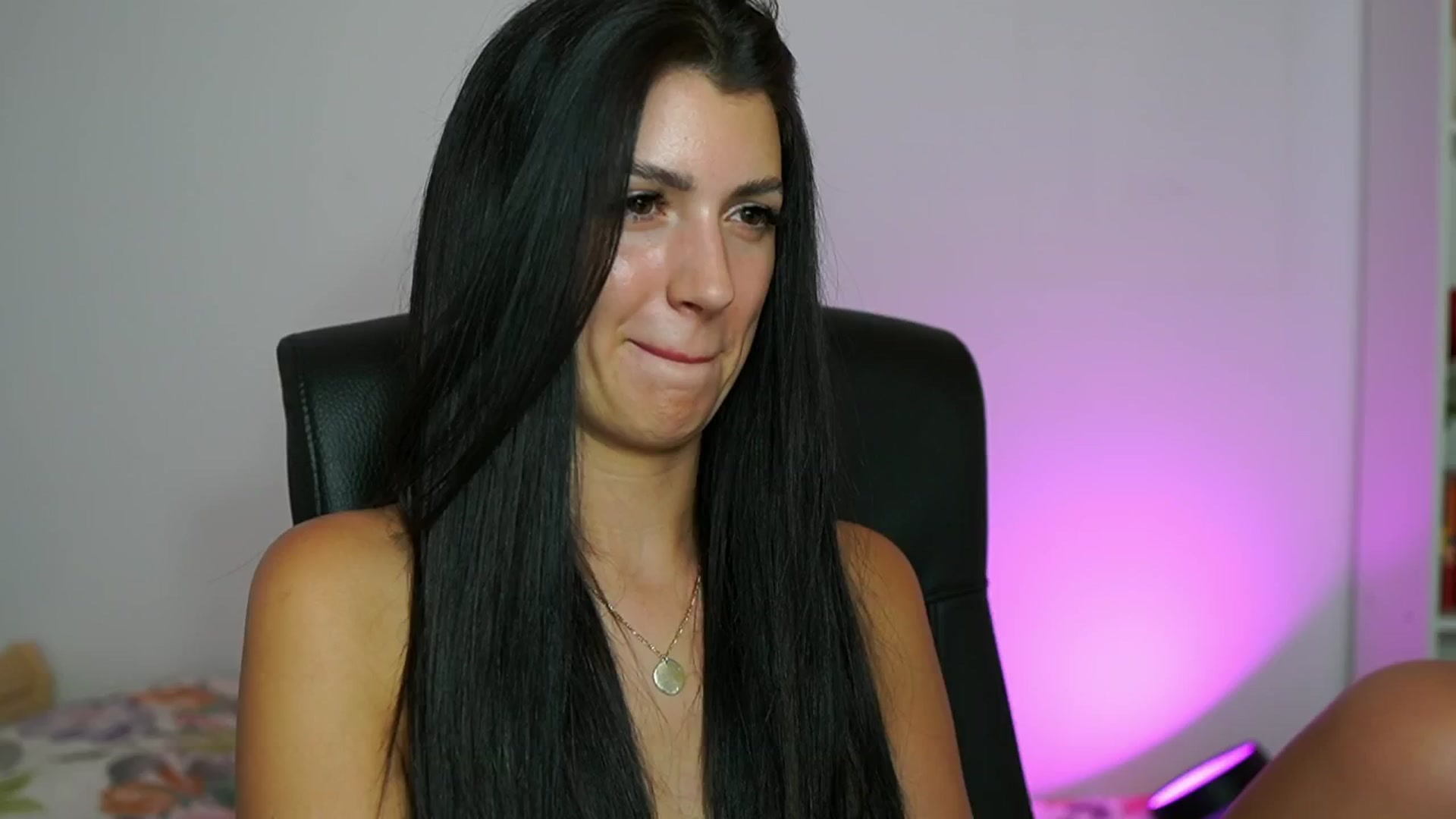 Gallery image thumbnail from Julia_Roca's myfreecams stream on, 07/25/2024, 16:51 image 6 of 20
