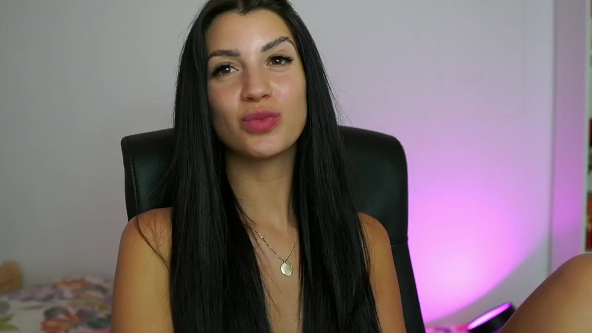 Gallery image thumbnail from Julia_Roca's myfreecams stream on, 07/25/2024, 16:51 image 5 of 20