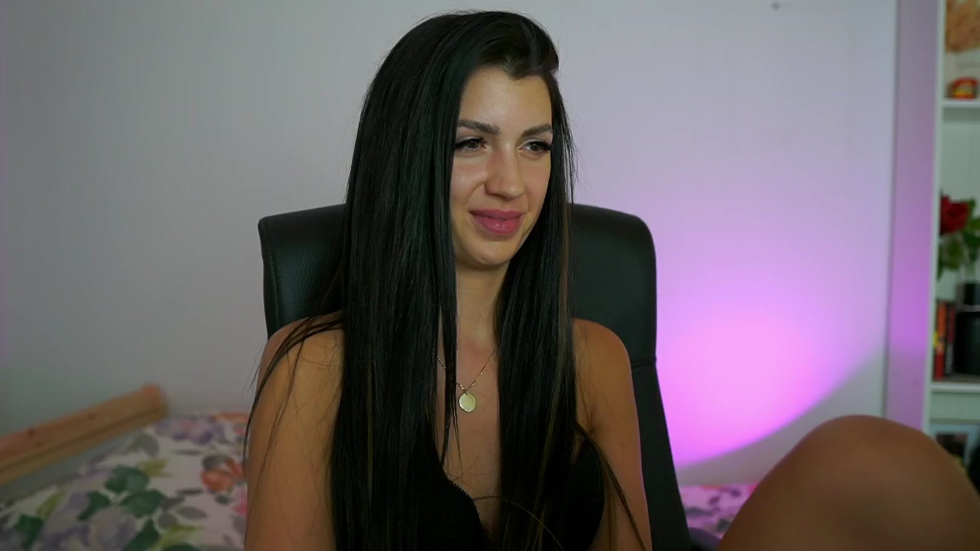 Gallery image thumbnail from Julia_Roca's myfreecams stream on, 07/25/2024, 18:03 image 7 of 20