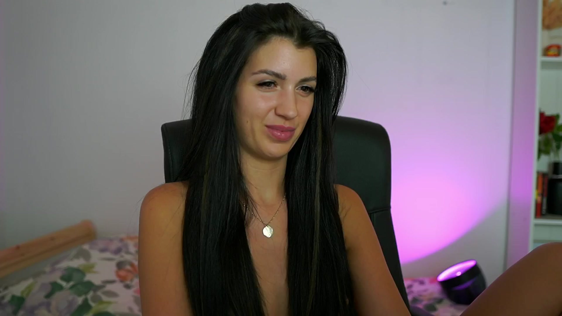Gallery image thumbnail from Julia_Roca's myfreecams stream on, 07/25/2024, 18:03 image 17 of 20