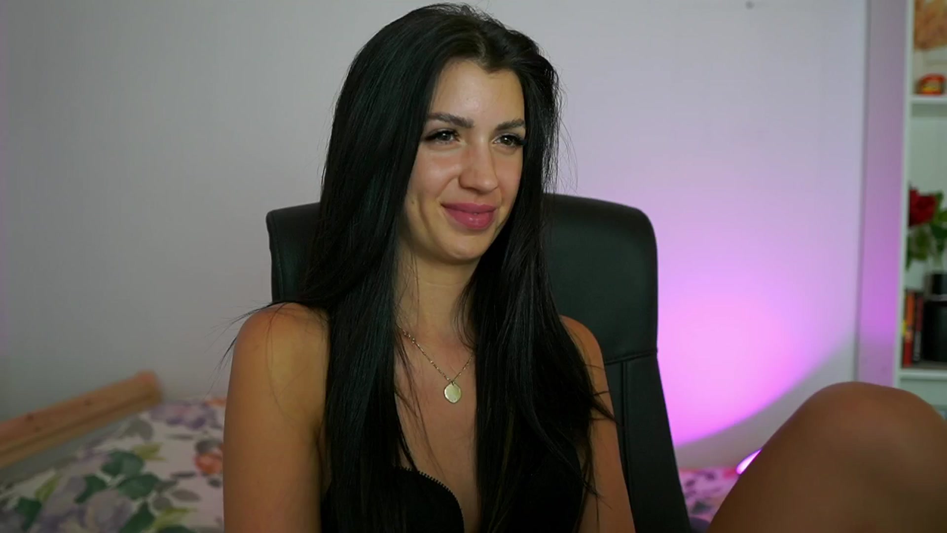 Gallery image thumbnail from Julia_Roca's myfreecams stream on, 07/25/2024, 18:03 image 9 of 20