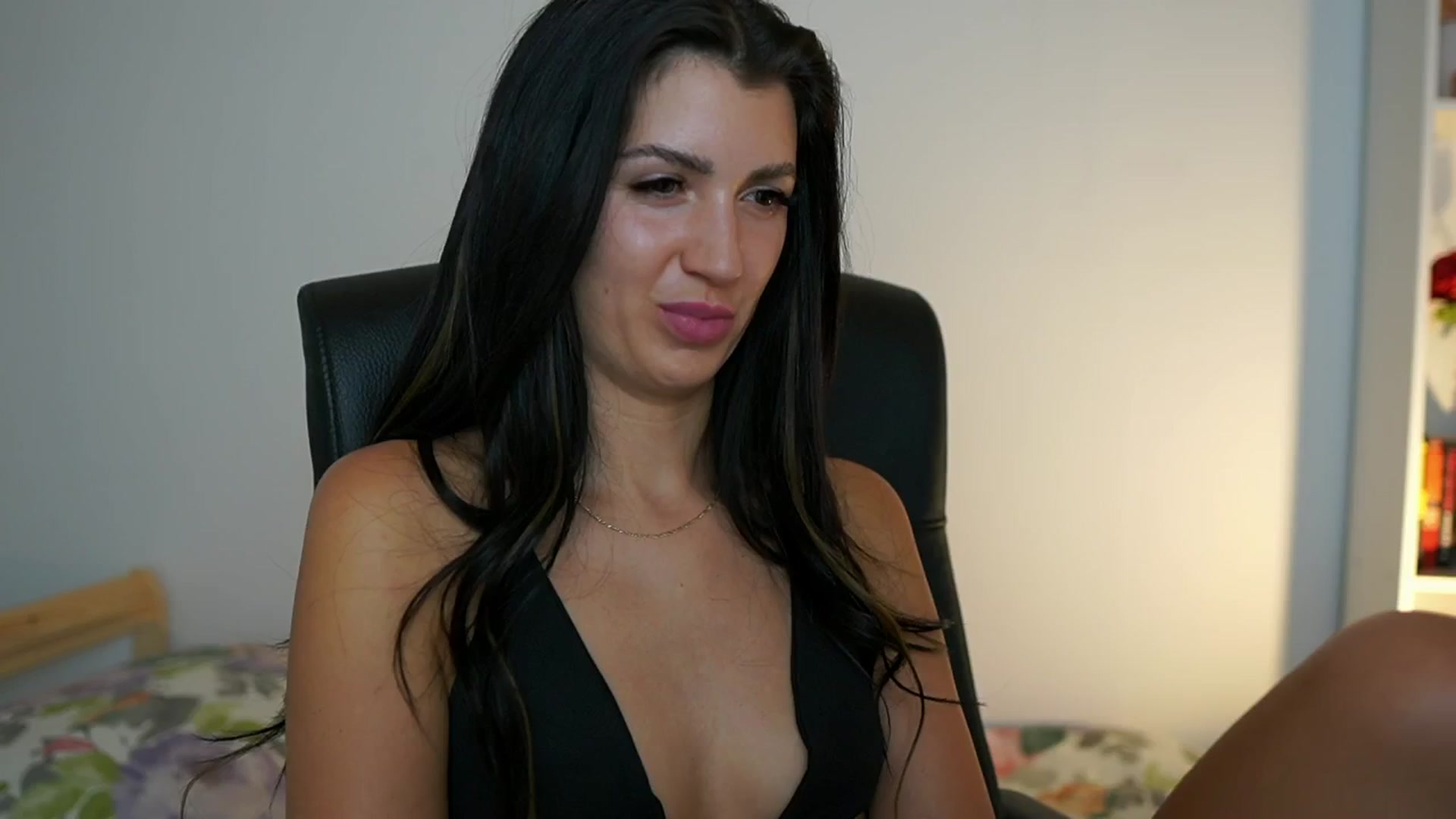 Gallery image thumbnail from Julia_Roca's myfreecams stream on, 07/28/2024, 15:31 image 16 of 20