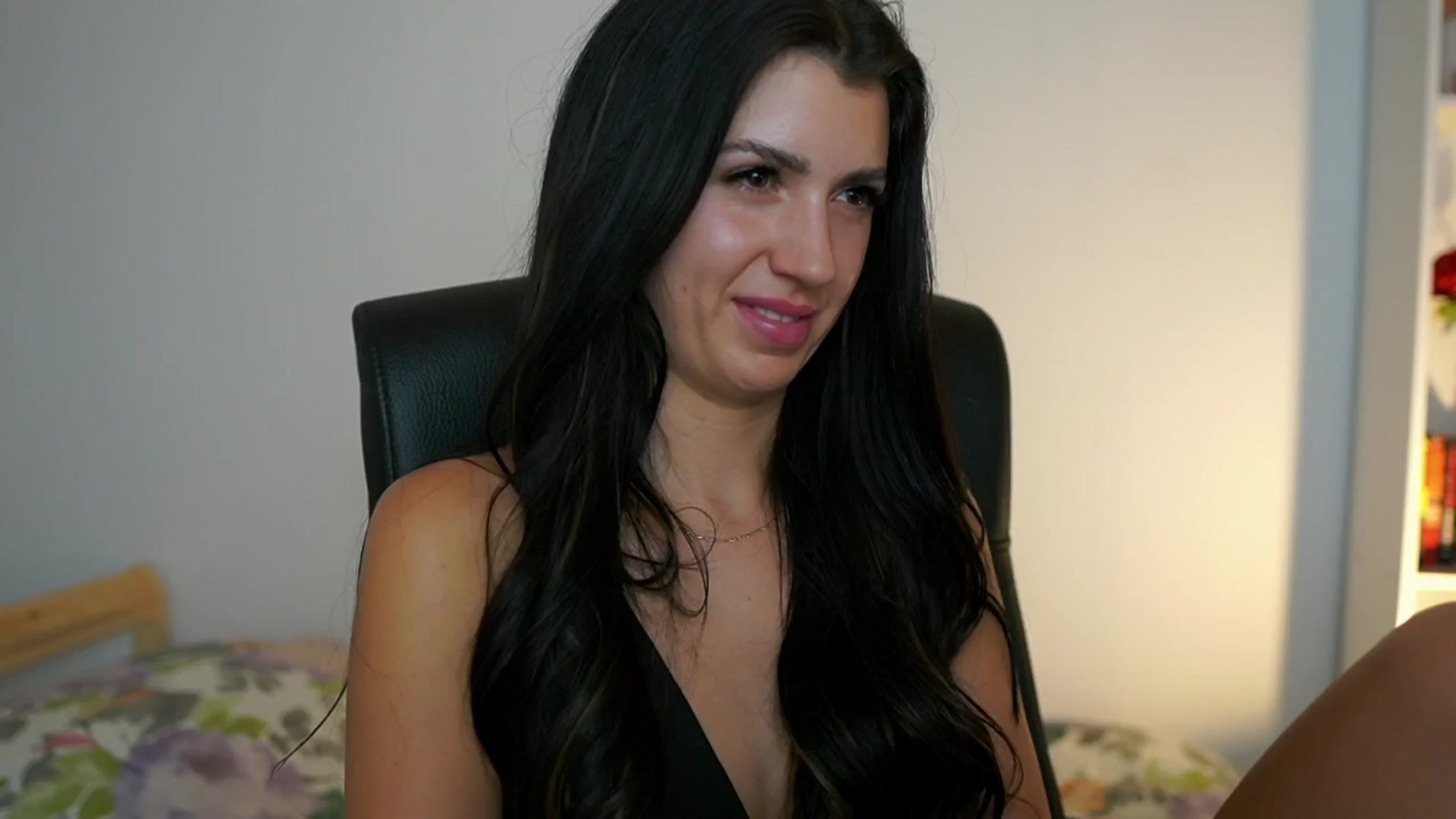 Gallery image thumbnail from Julia_Roca's myfreecams stream on, 07/28/2024, 17:06 image 12 of 20