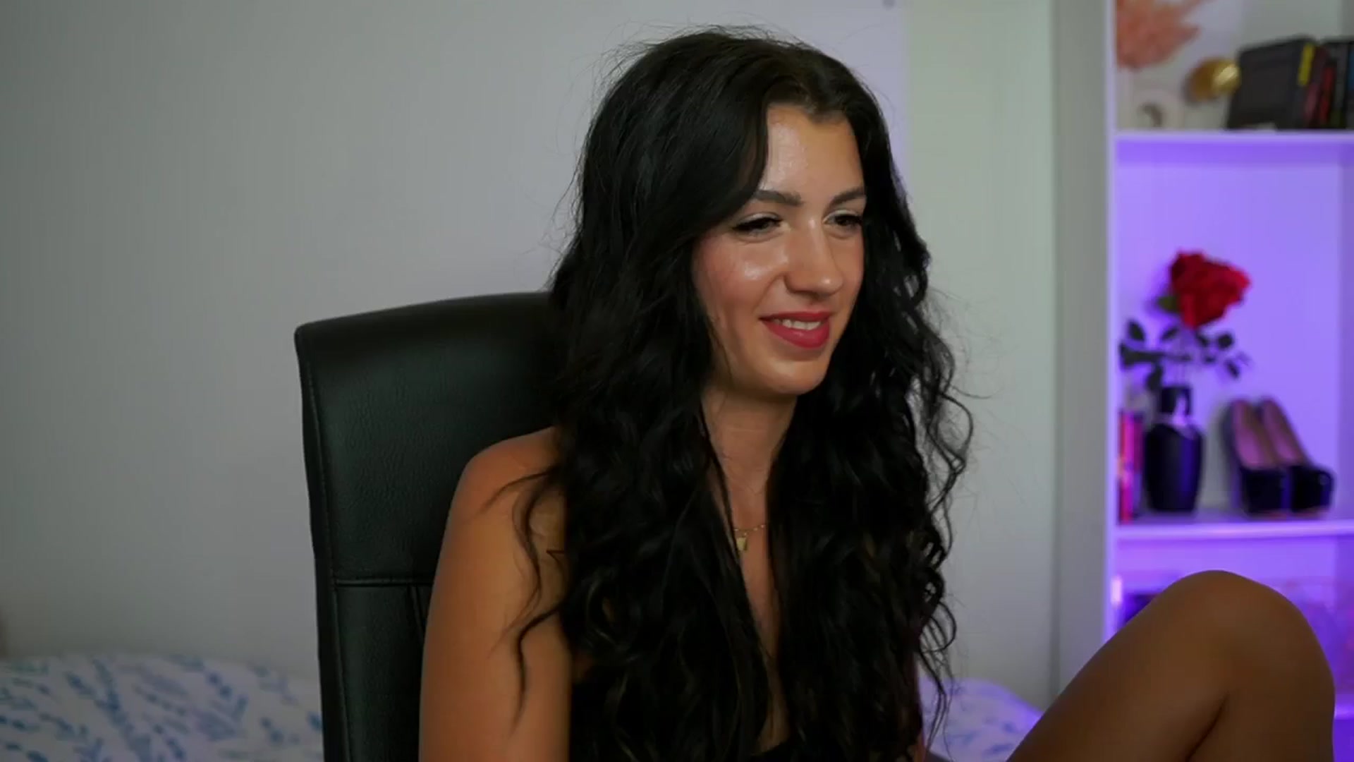 Gallery image thumbnail from Julia_Roca's myfreecams stream on, 08/14/2024, 16:47 image 17 of 20