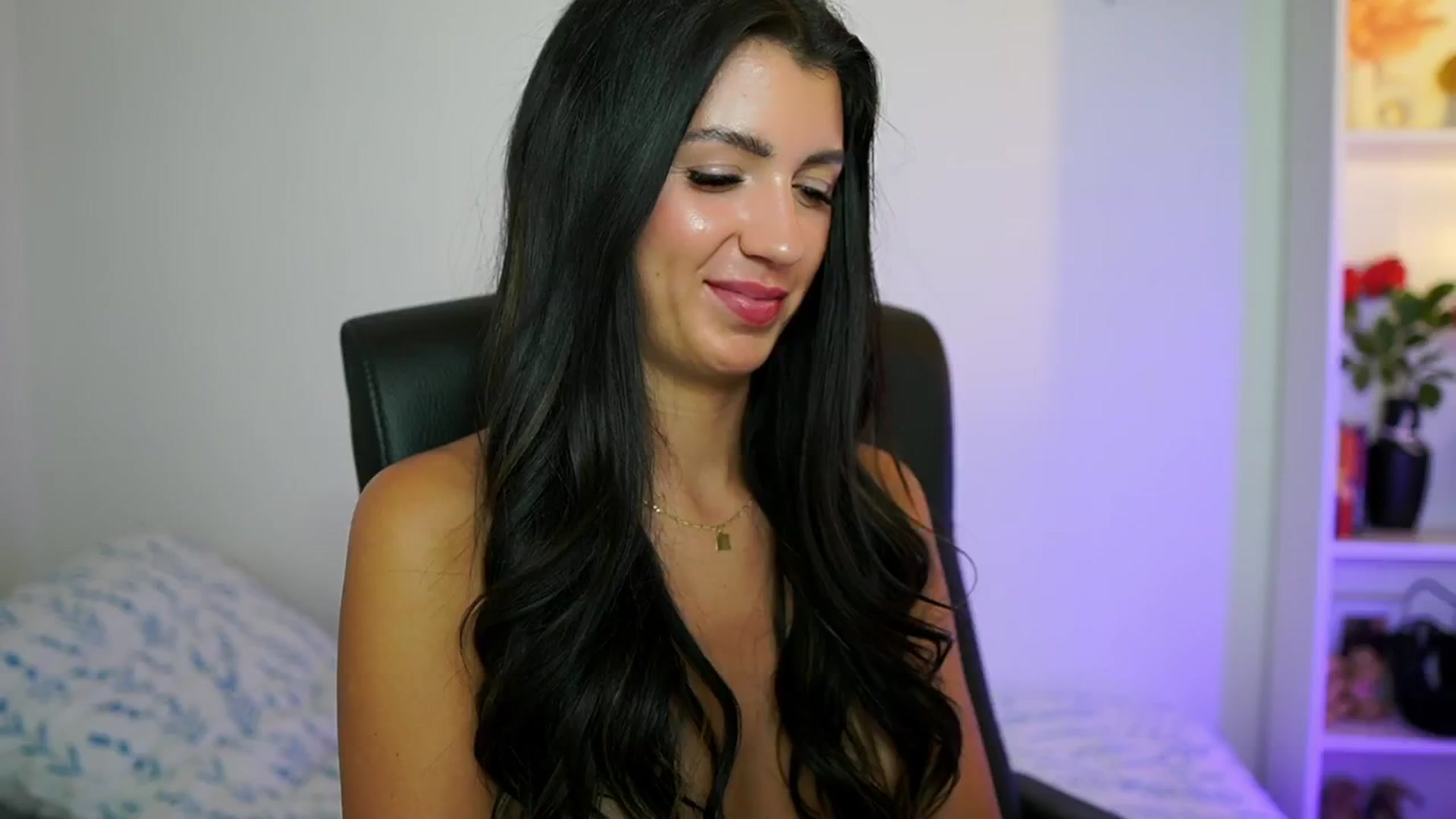 Gallery image thumbnail from Julia_Roca's myfreecams stream on, 08/17/2024, 10:48 image 18 of 20