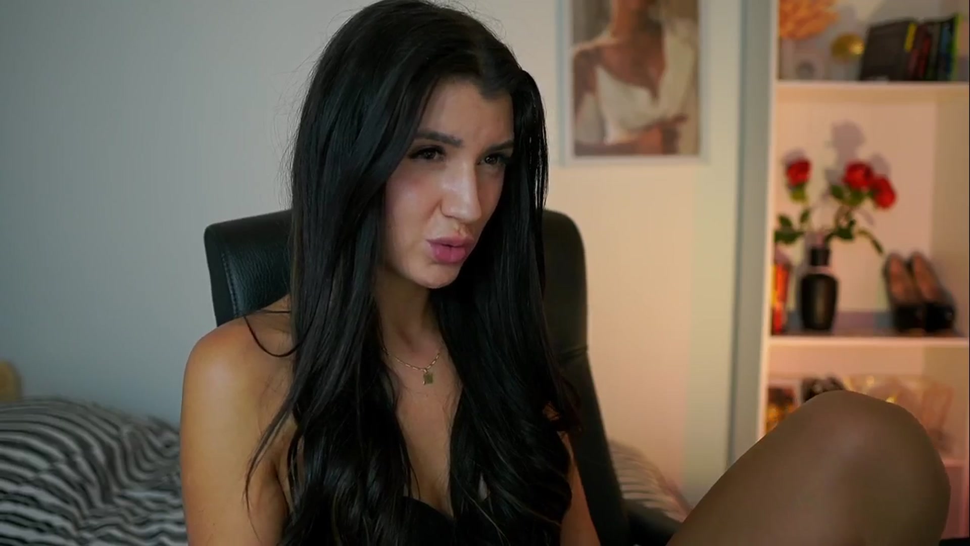 Gallery image thumbnail from Julia_Roca's myfreecams stream on, 09/23/2024, 18:10 image 6 of 20
