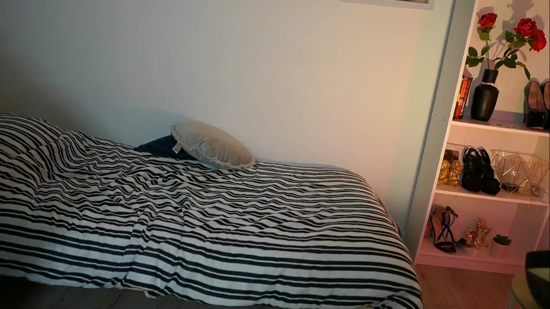 Gallery image thumbnail from Julia_Roca's myfreecams stream on, 09/23/2024, 18:10 image 17 of 20
