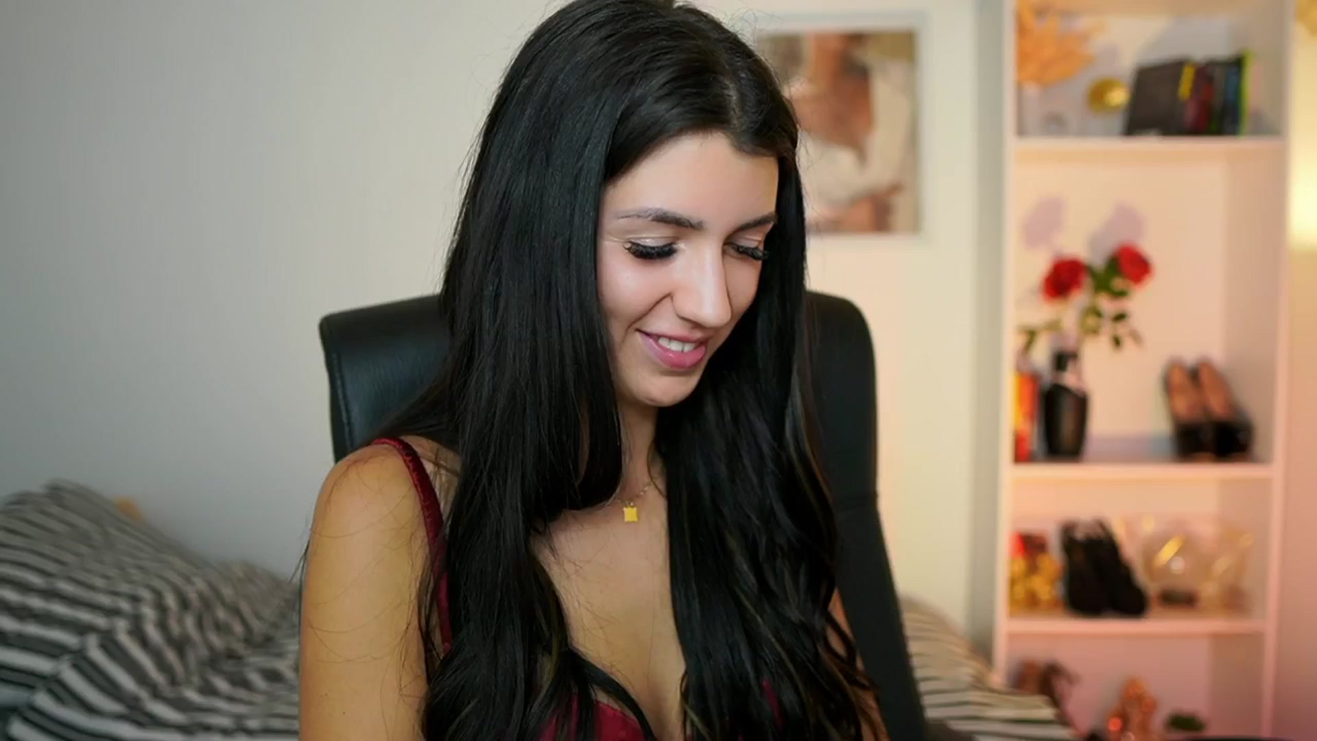 Gallery image thumbnail from Julia_Roca's myfreecams stream on, 09/26/2024, 18:12 image 6 of 20