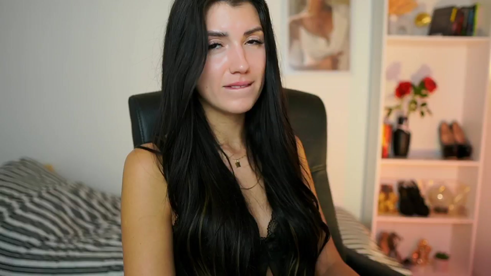 Gallery image thumbnail from Julia_Roca's myfreecams stream on, 09/27/2024, 14:57 image 4 of 20