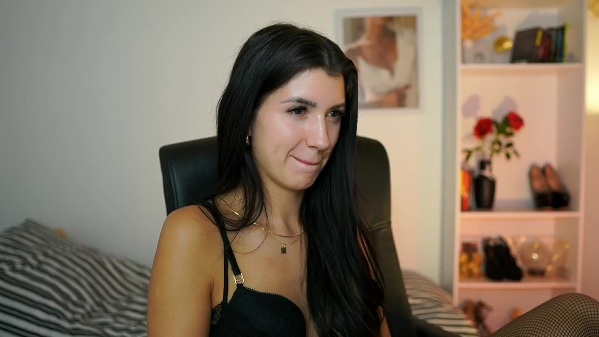 Gallery image thumbnail from Julia_Roca's myfreecams stream on, 09/27/2024, 16:49 image 3 of 20