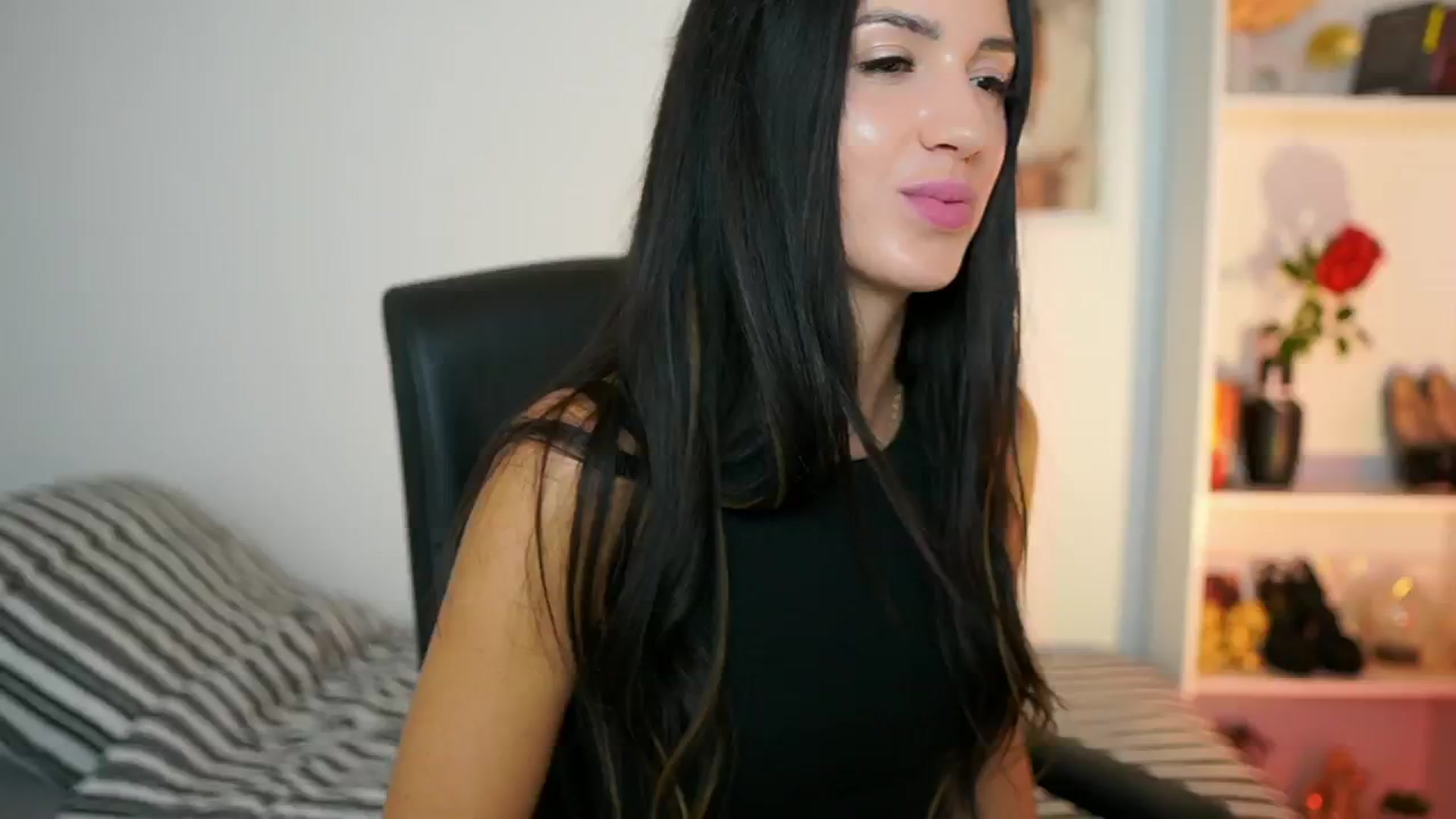 Gallery image thumbnail from Julia_Roca's myfreecams stream on, 10/02/2024, 13:52 image 10 of 20