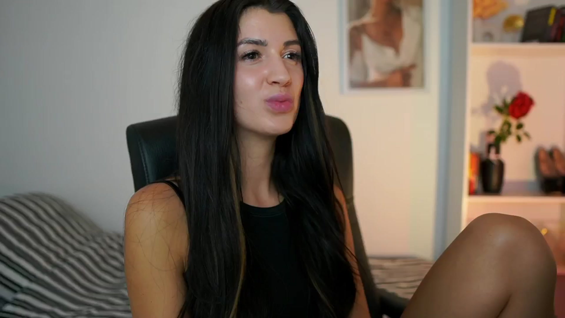 Gallery image thumbnail from Julia_Roca's myfreecams stream on, 10/02/2024, 18:16 image 1 of 20