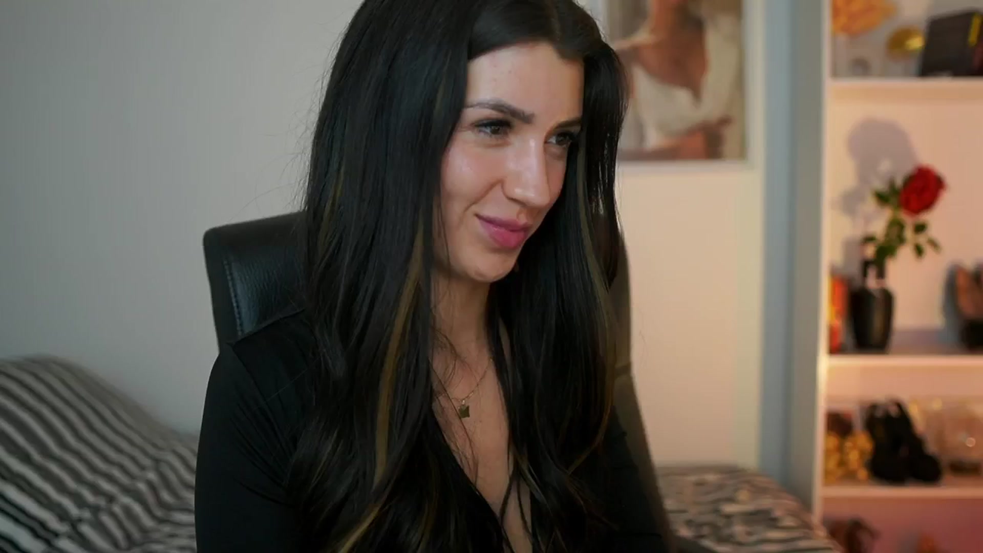 Gallery image thumbnail from Julia_Roca's myfreecams stream on, 10/04/2024, 11:57 image 15 of 20