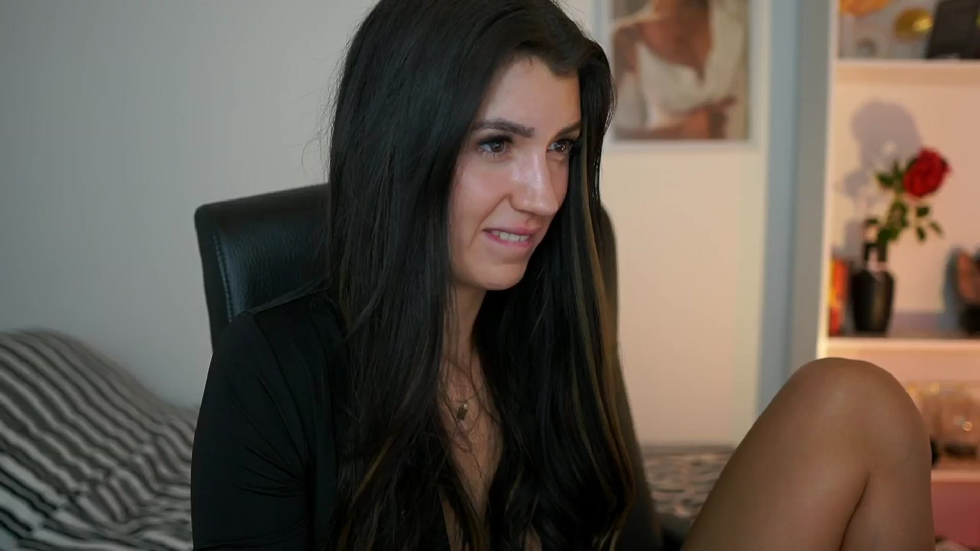 Gallery image thumbnail from Julia_Roca's myfreecams stream on, 10/04/2024, 11:57 image 13 of 20