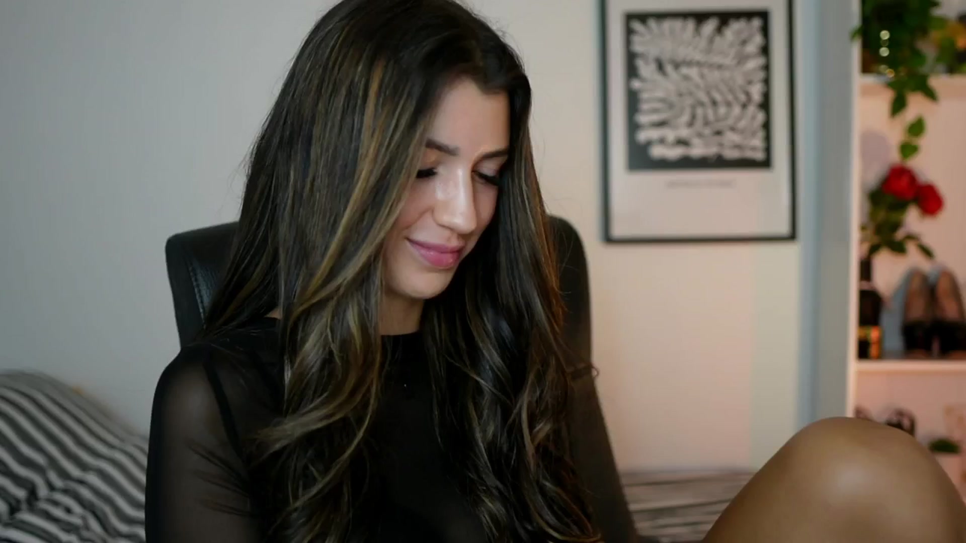 Gallery image thumbnail from Julia_Roca's myfreecams stream on, 10/08/2024, 17:00 image 6 of 20