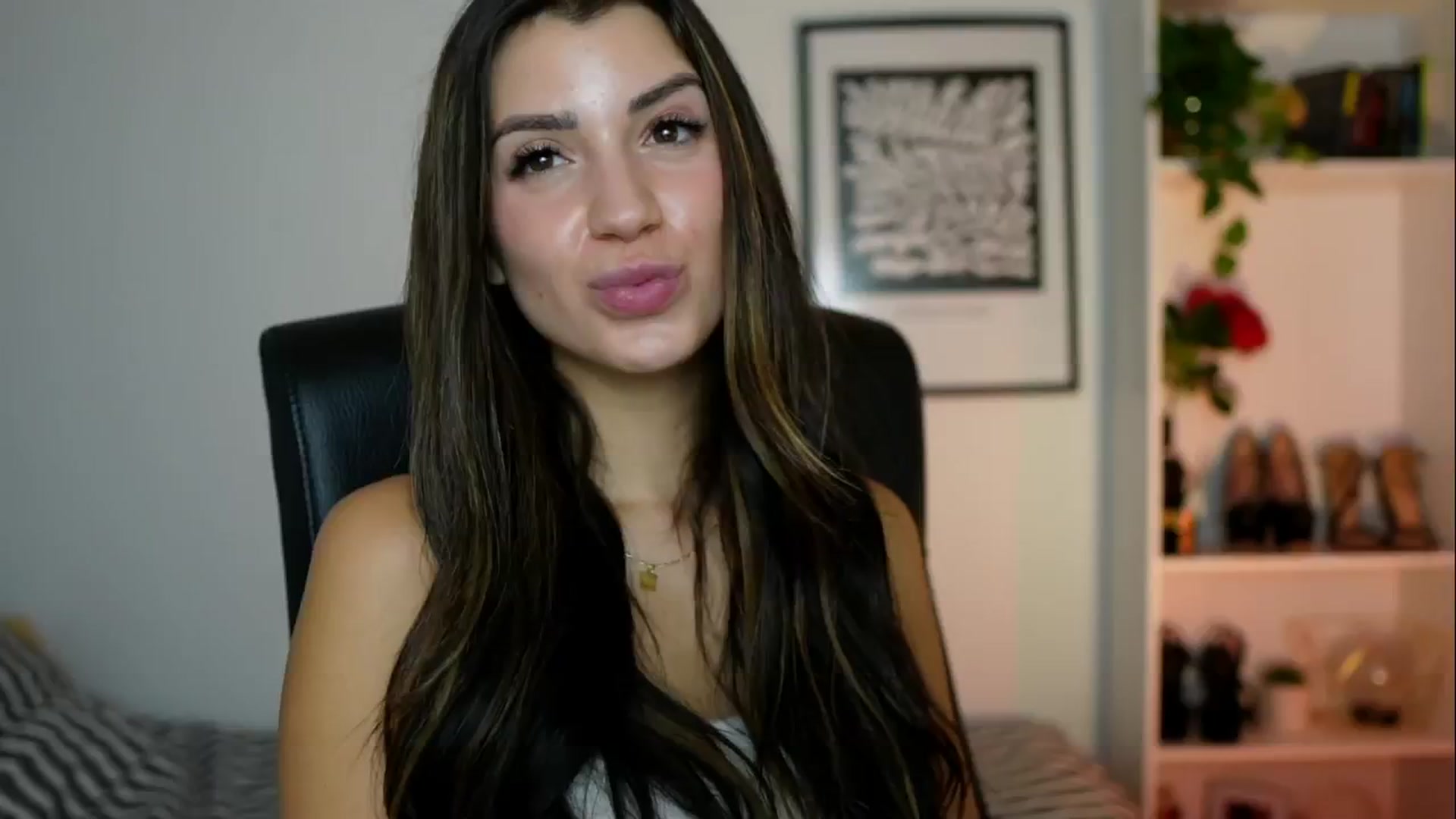 Gallery image thumbnail from Julia_Roca's myfreecams stream on, 10/09/2024, 13:19 image 9 of 20