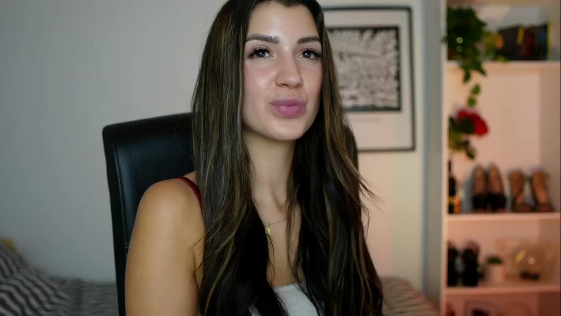 Gallery image thumbnail from Julia_Roca's myfreecams stream on, 10/09/2024, 13:19 image 8 of 20