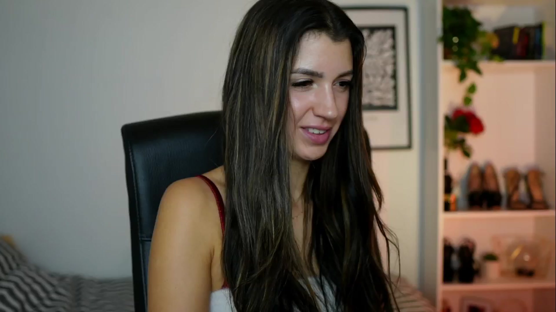 Gallery image thumbnail from Julia_Roca's myfreecams stream on, 10/09/2024, 13:19 image 13 of 20