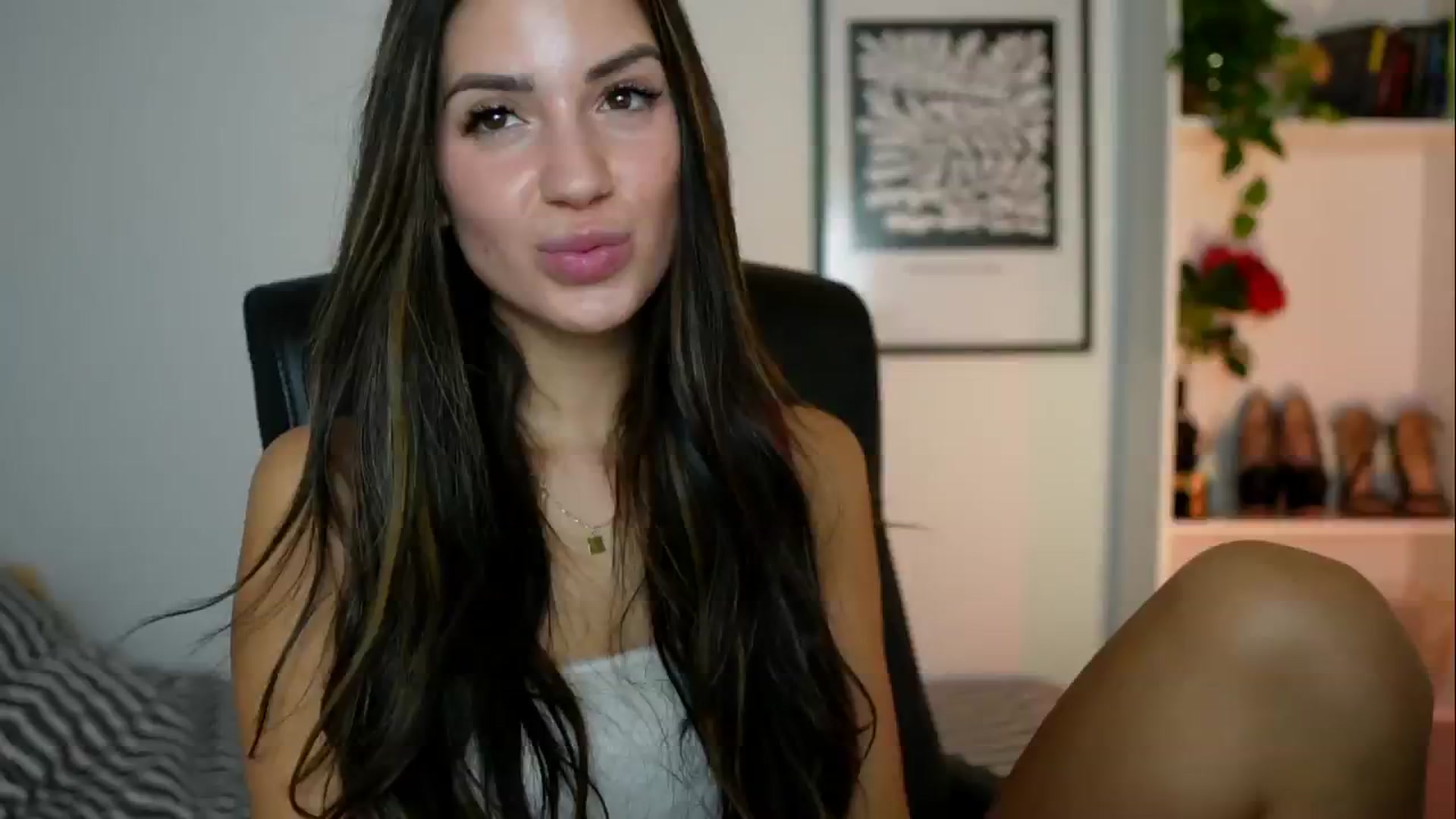 Gallery image thumbnail from Julia_Roca's myfreecams stream on, 10/09/2024, 13:19 image 3 of 20