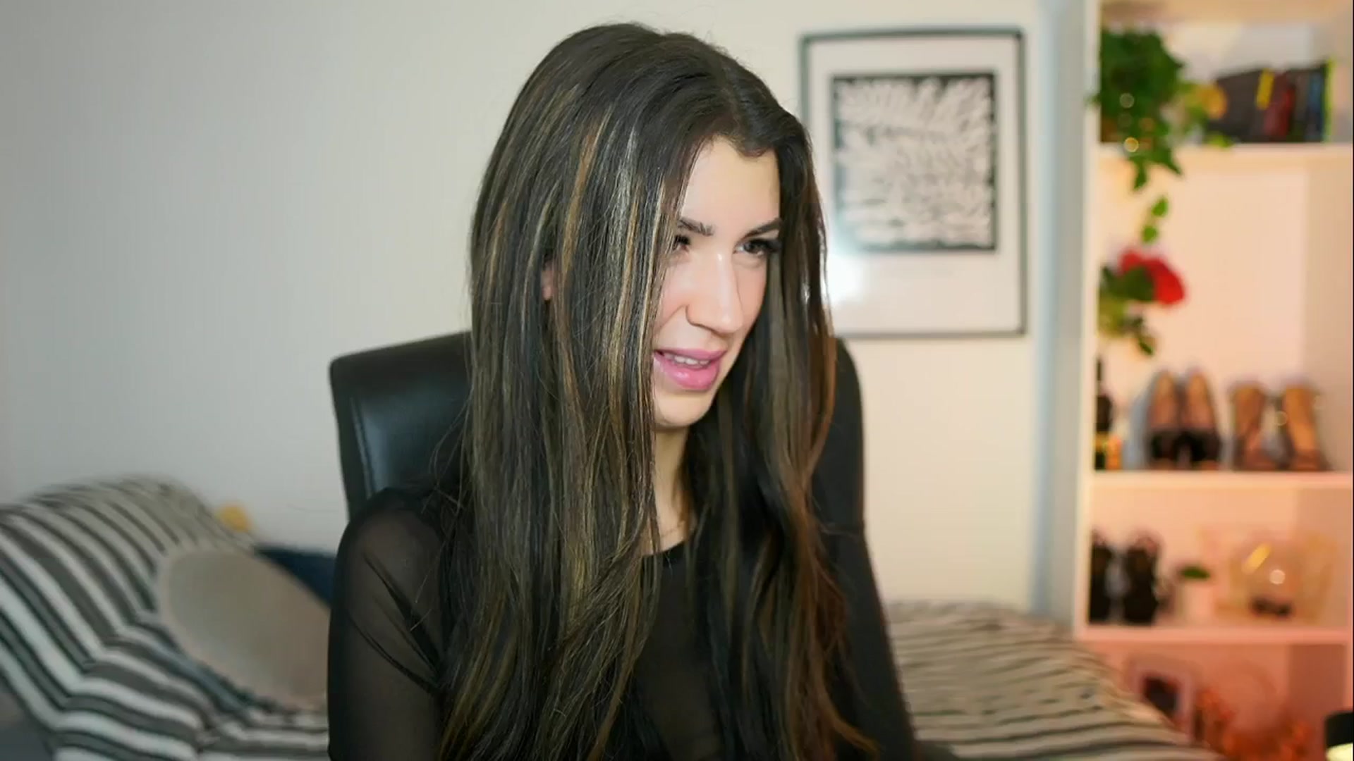 Gallery image thumbnail from Julia_Roca's myfreecams stream on, 10/10/2024, 14:45 image 1 of 20