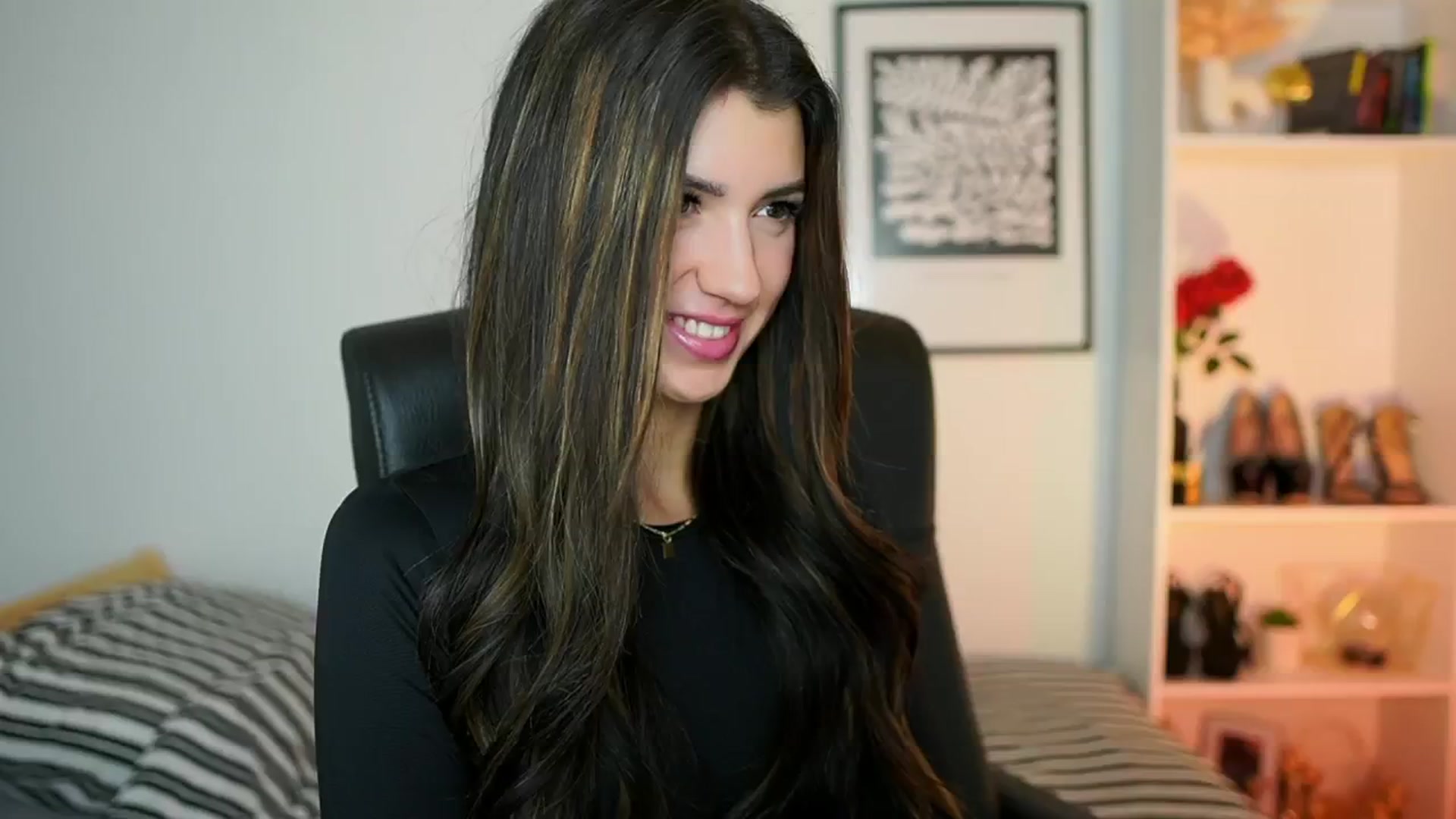 Gallery image thumbnail from Julia_Roca's myfreecams stream on, 10/13/2024, 08:33 image 3 of 20